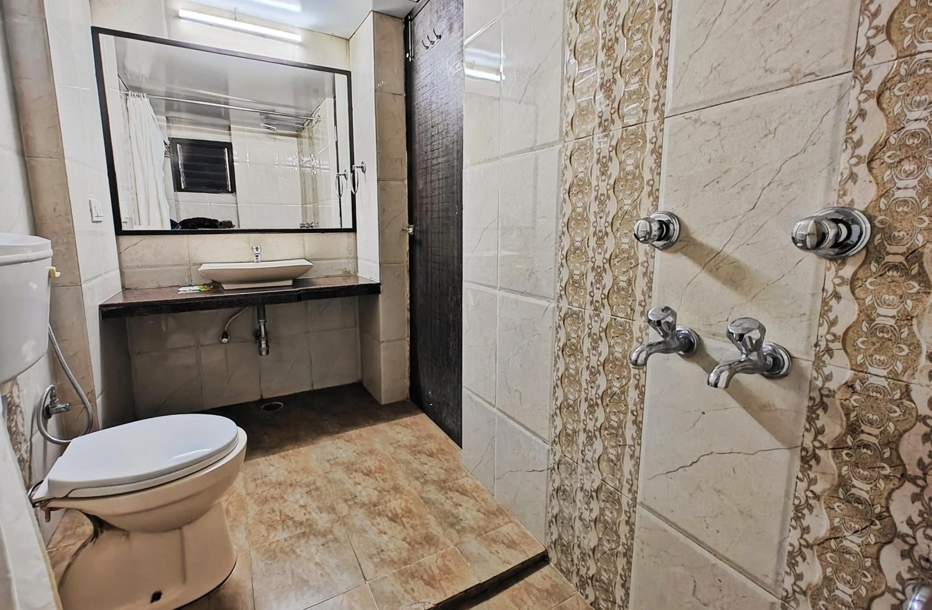 Shower in Hotel Saraswati