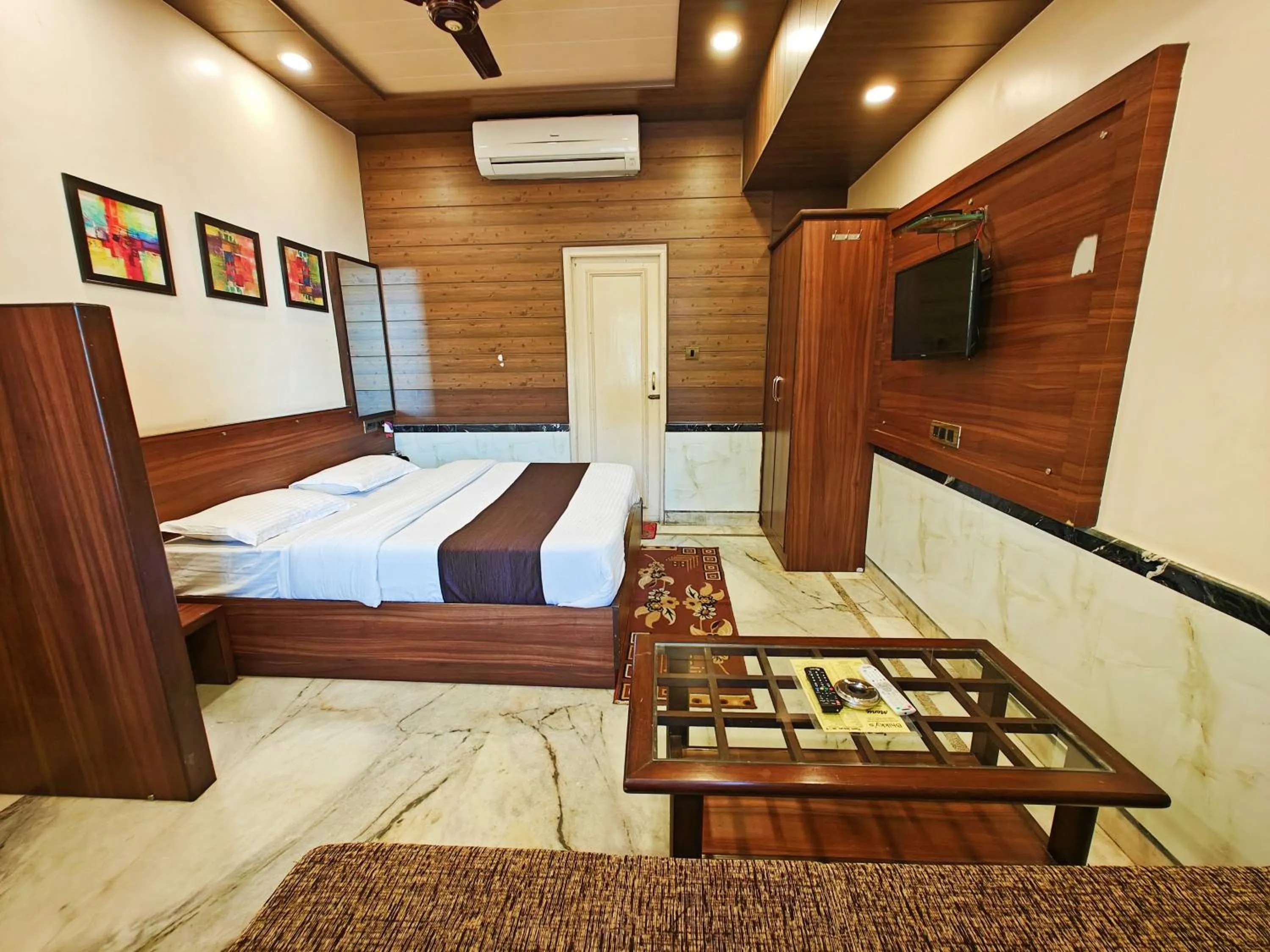 Bed in Hotel Saraswati