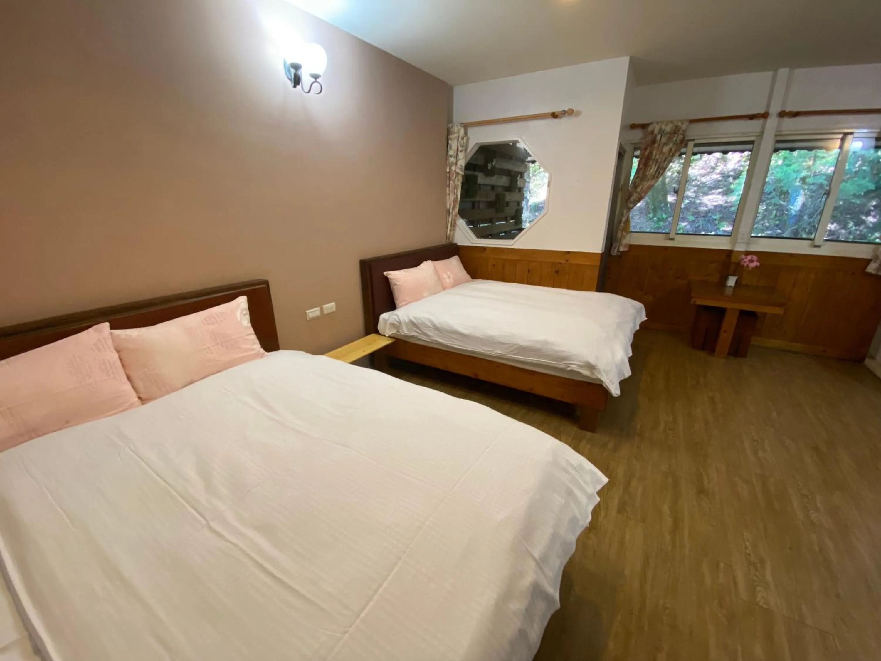 Bed in Shan Shui-Yuan Vege Guest House