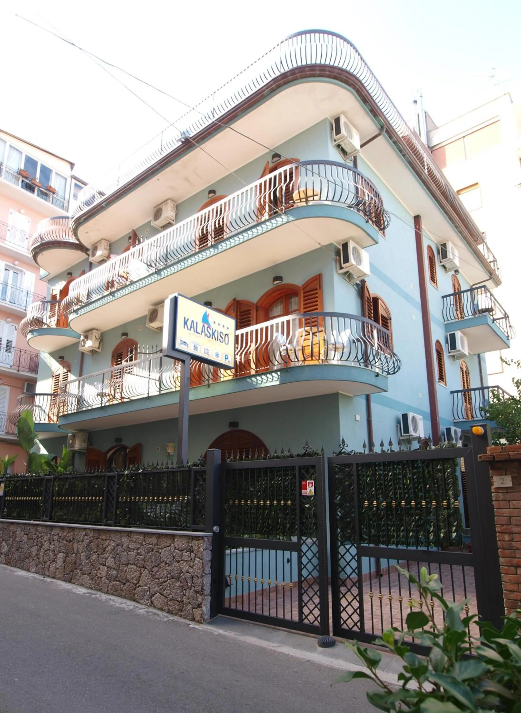 Facade/entrance in Kalaskiso'