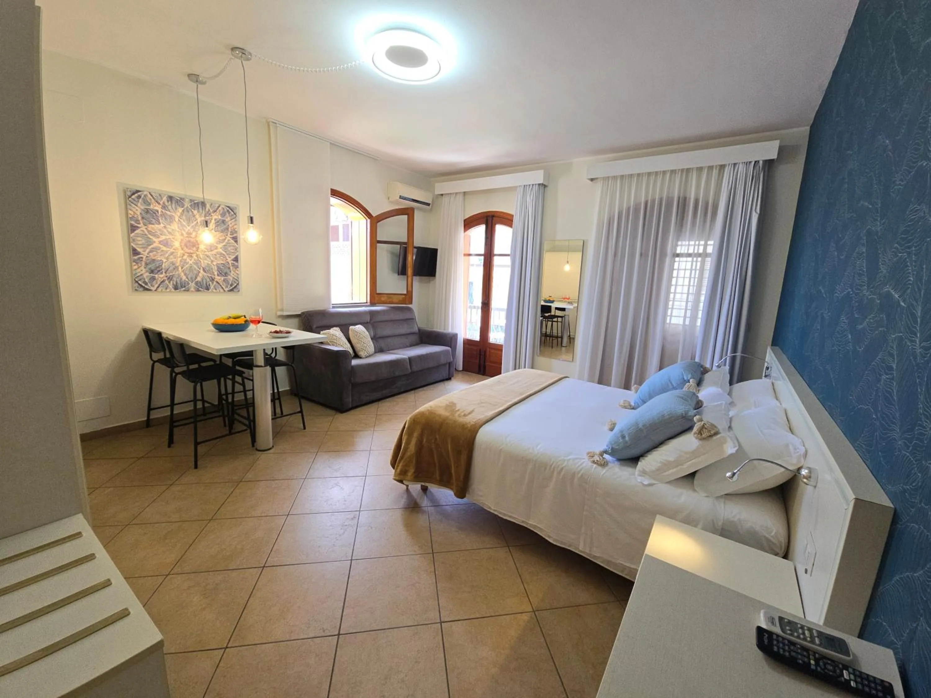 Photo of the whole room, Bed in Kalaskiso'