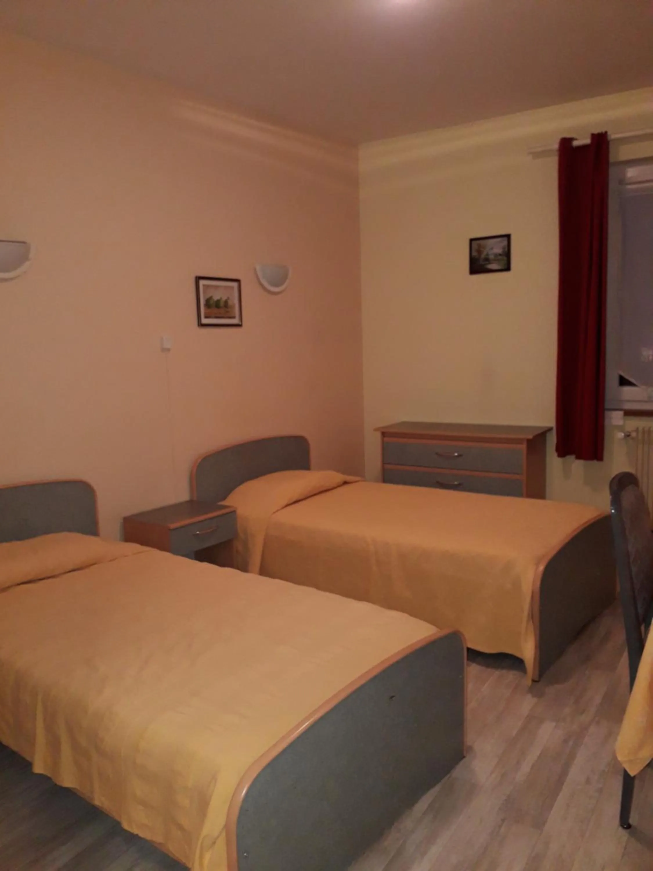 Photo of the whole room in Hotel Le Beauregard