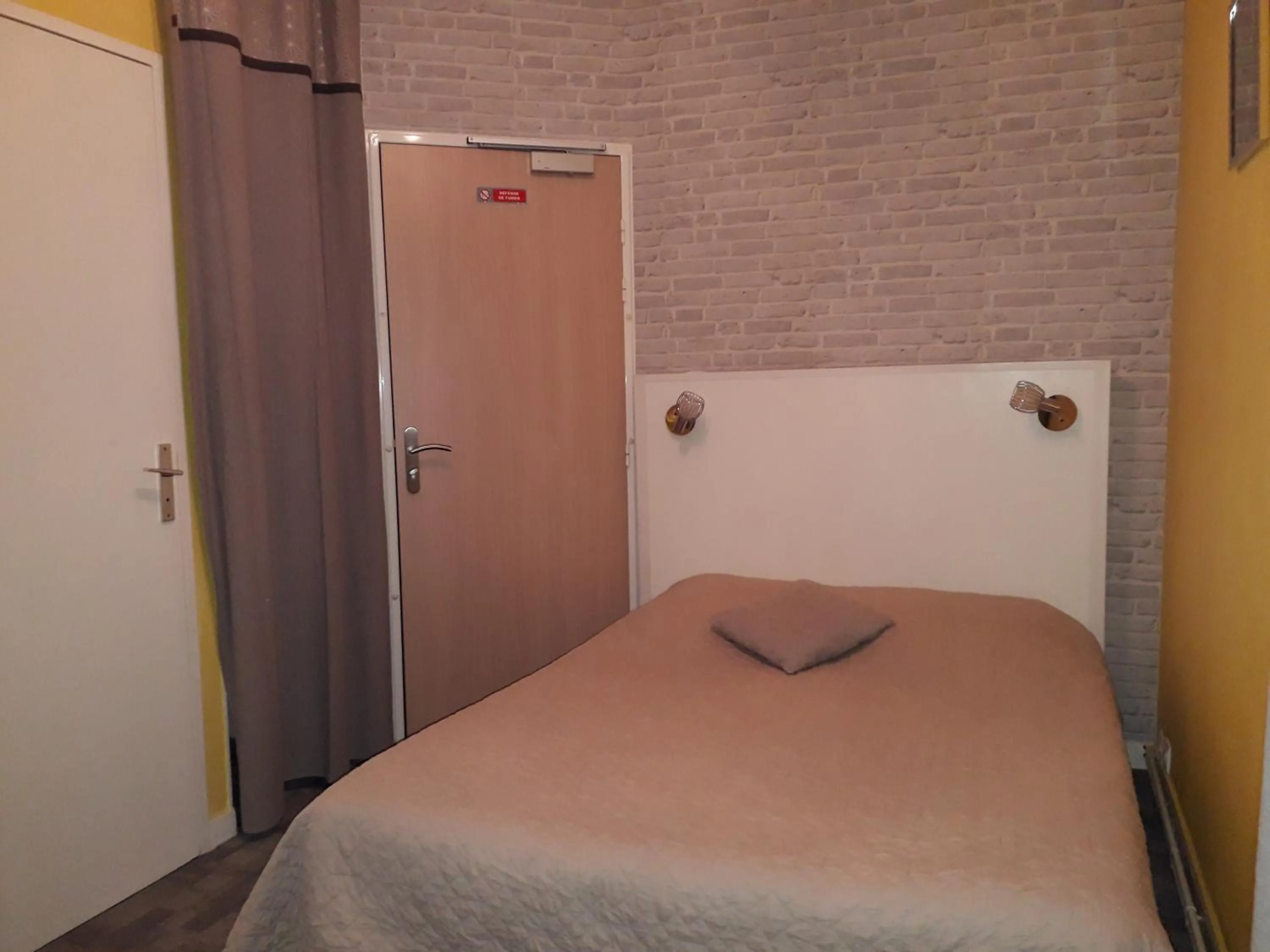 Photo of the whole room in Hotel Le Beauregard