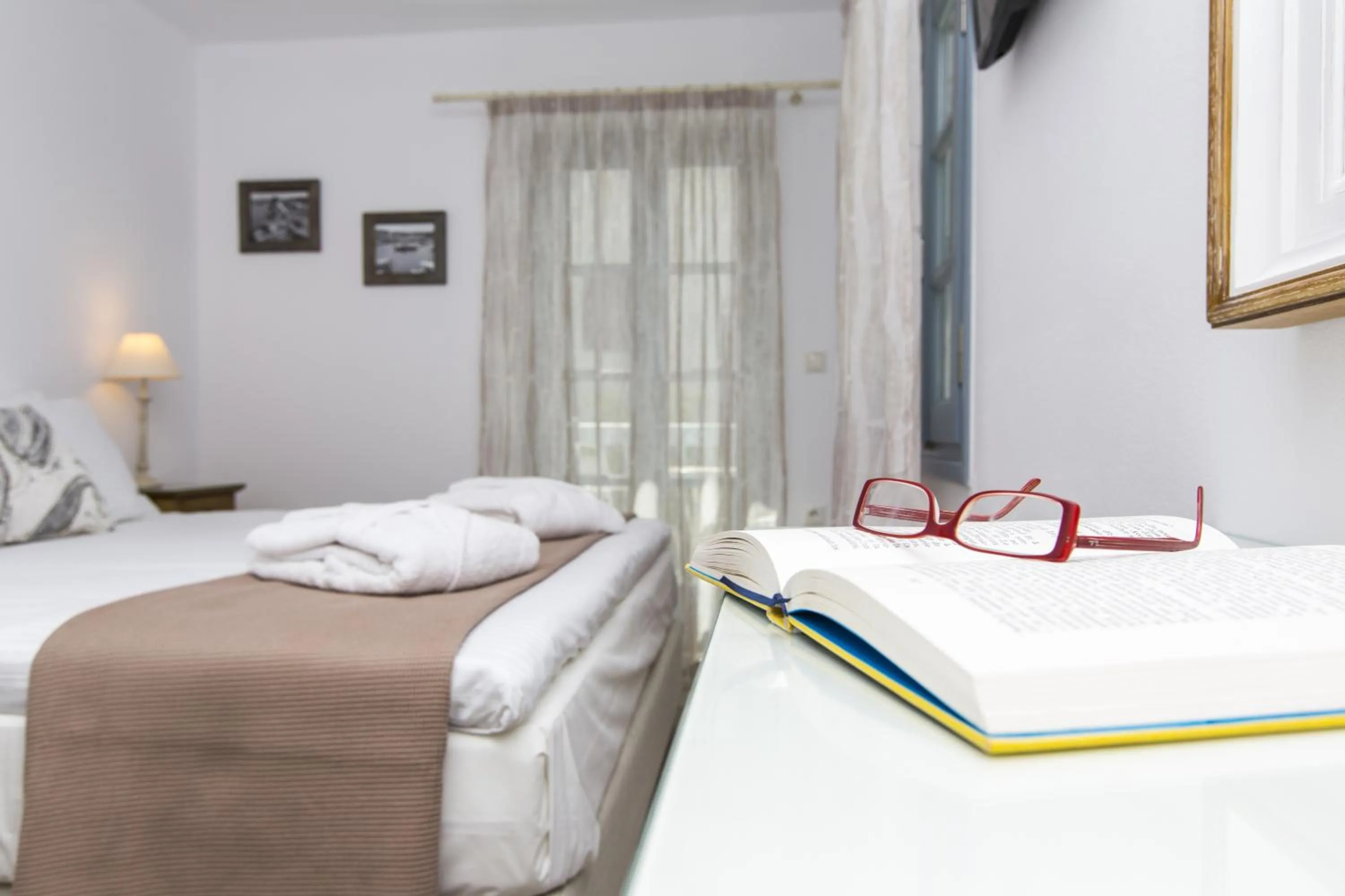 Bedroom, Bed in Castle Mansions