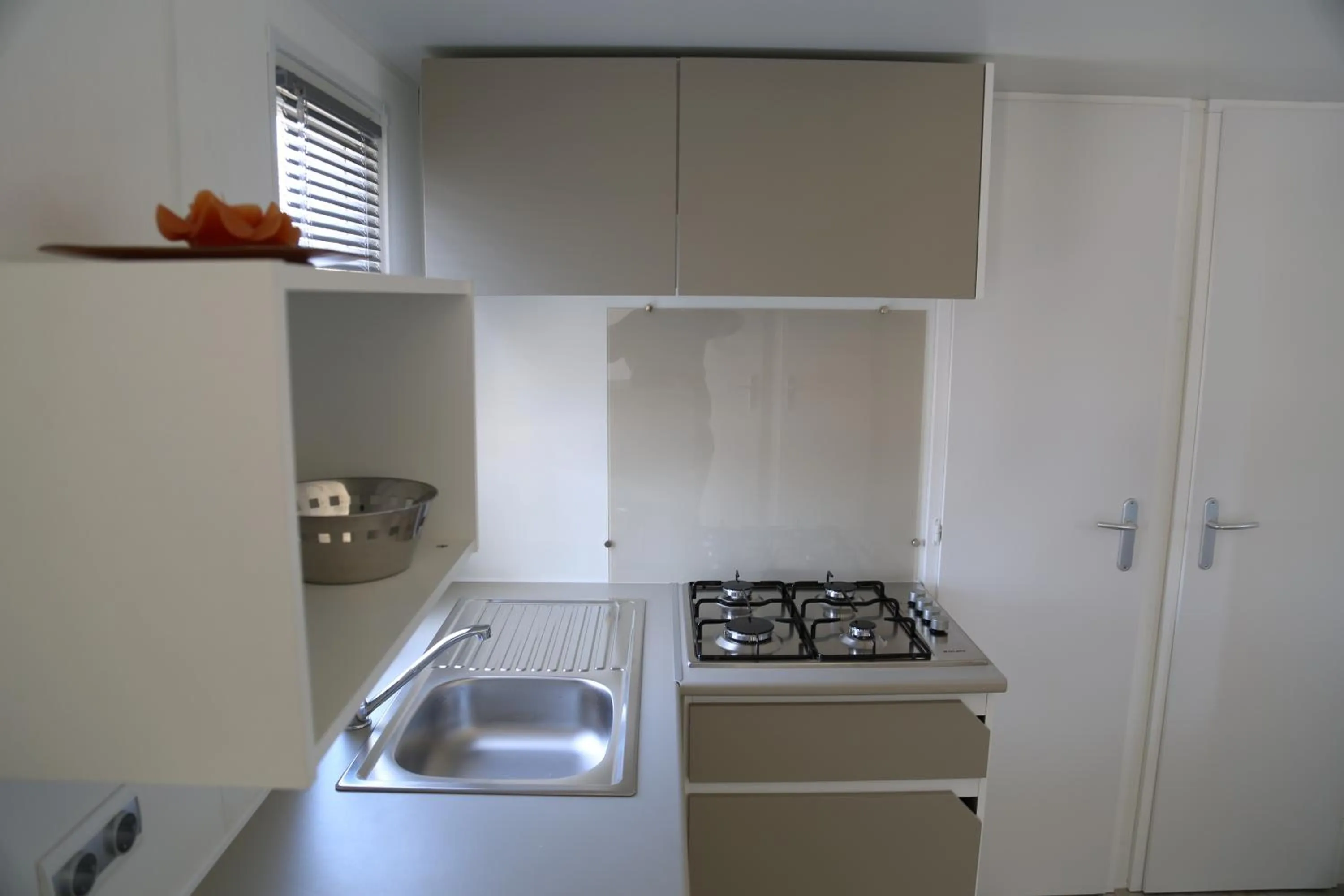 Kitchen or kitchenette in Camping Cisano - San Vito
