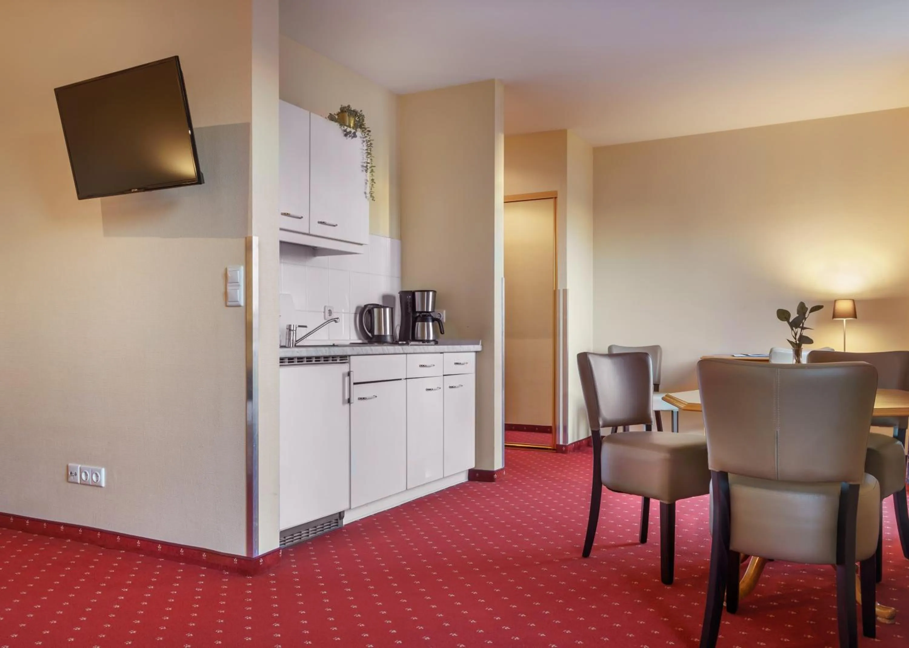 Kitchen or kitchenette in Hotel Hagemann Hamburg Hafen