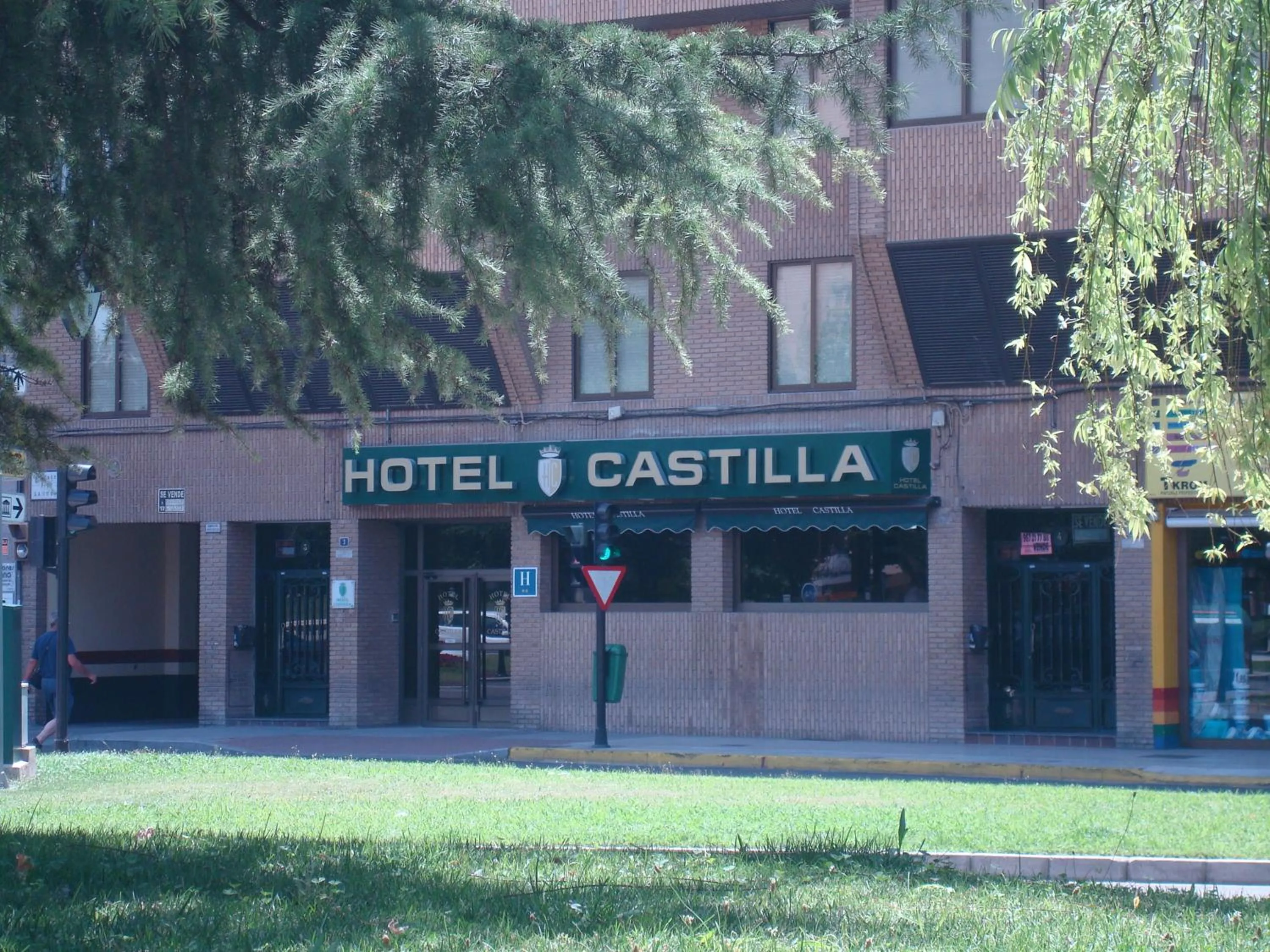 Facade/entrance in Hotel Castilla