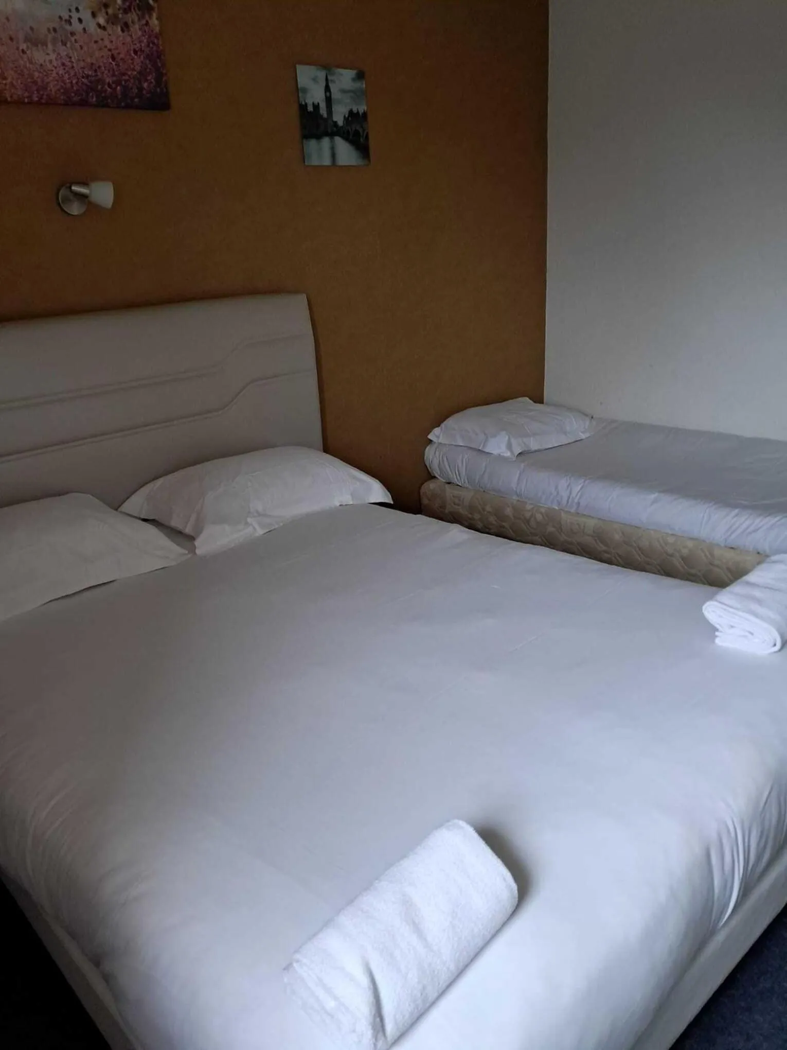 Bed in Astrotel Romorantin-Lanthenay Soirée étape