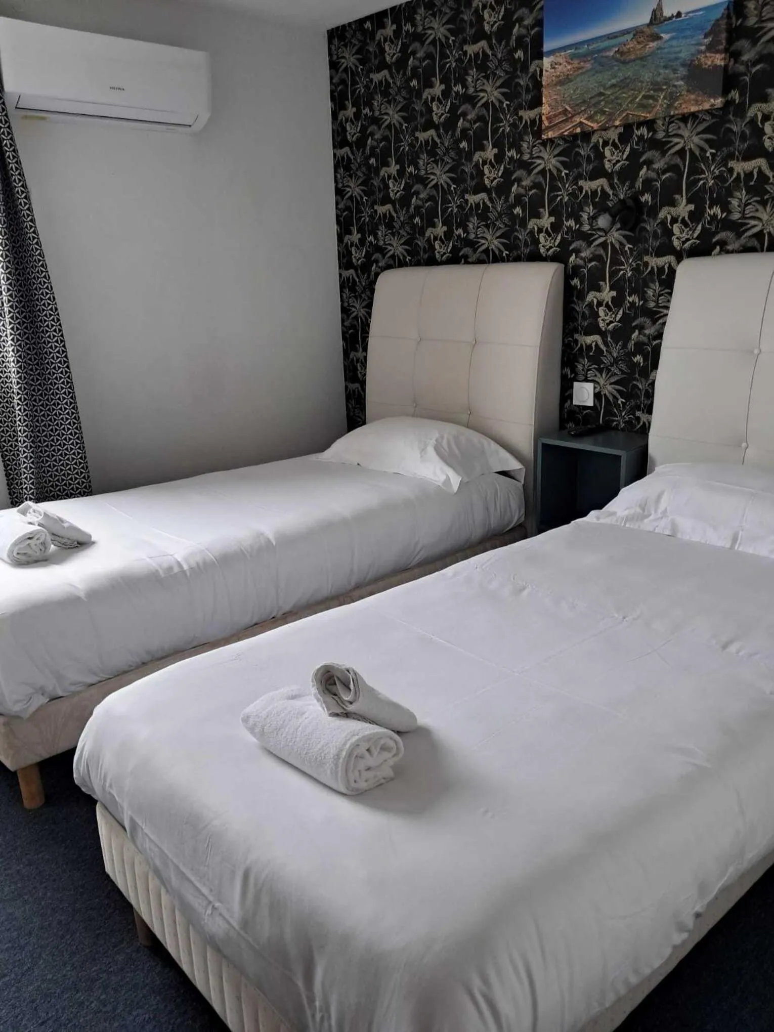 Bed in Astrotel Romorantin-Lanthenay Soirée étape