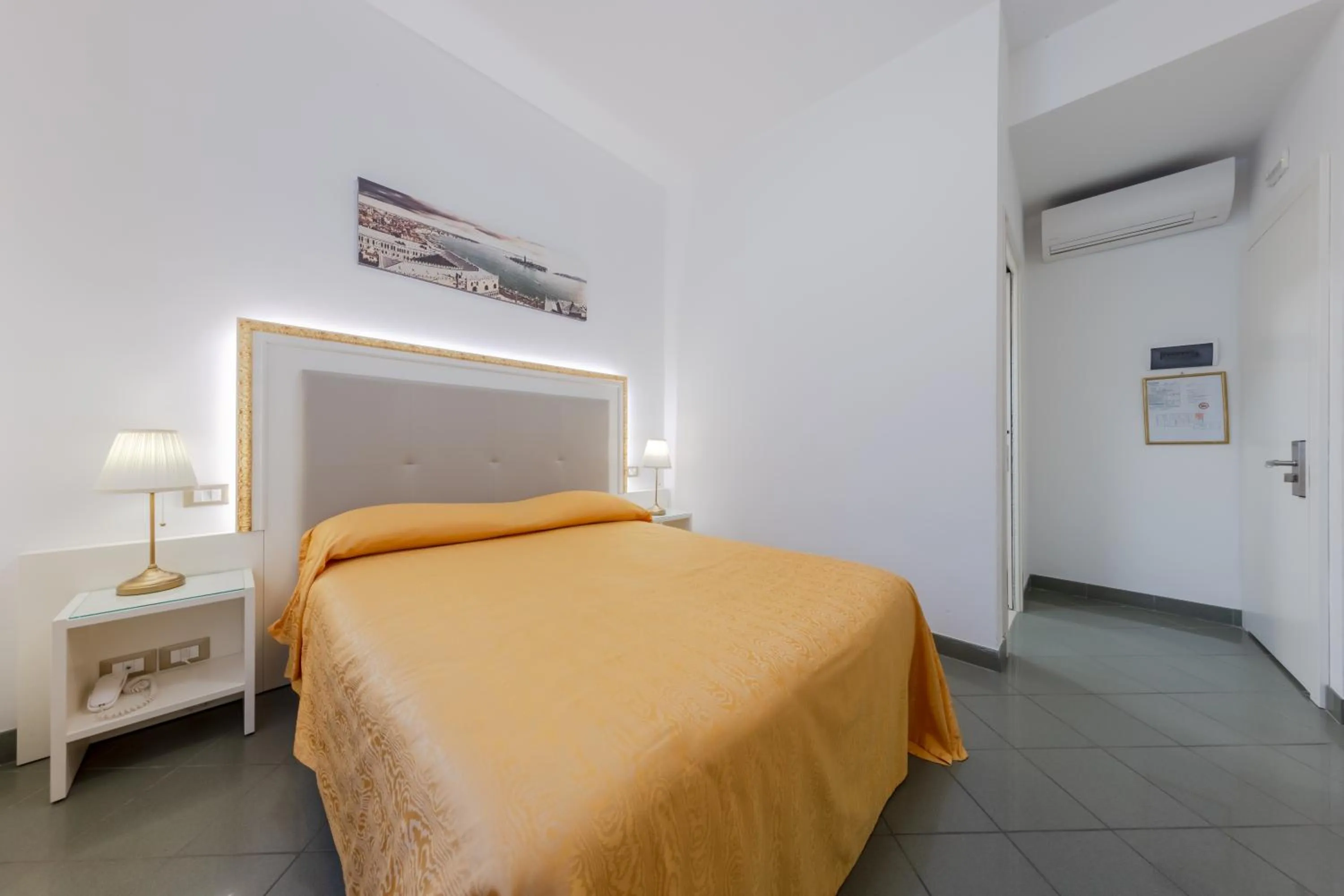 wardrobe, Bed in Hotel Marte