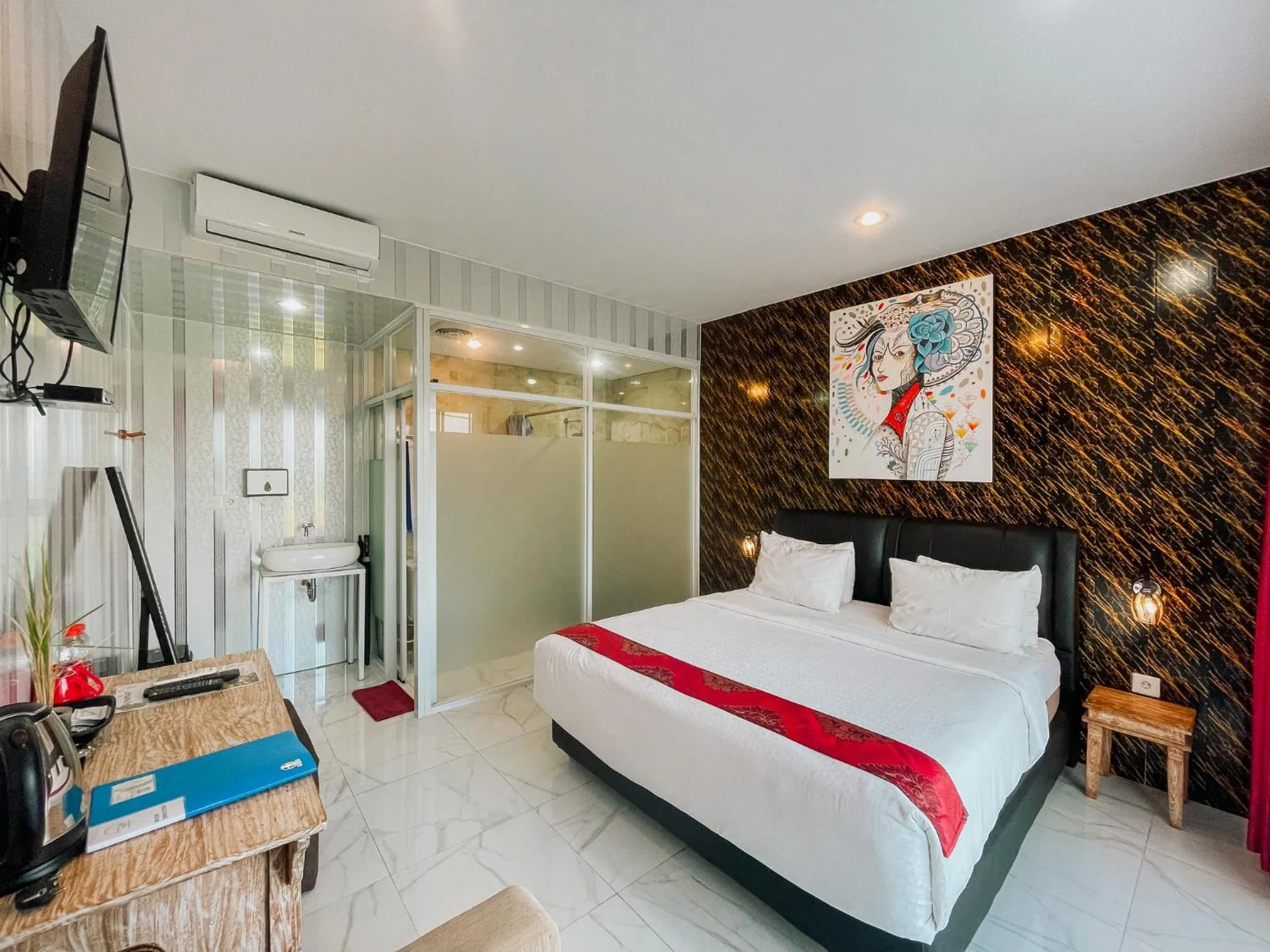 TV and multimedia, Bed in Bhuana Agung Villa and Restaurant