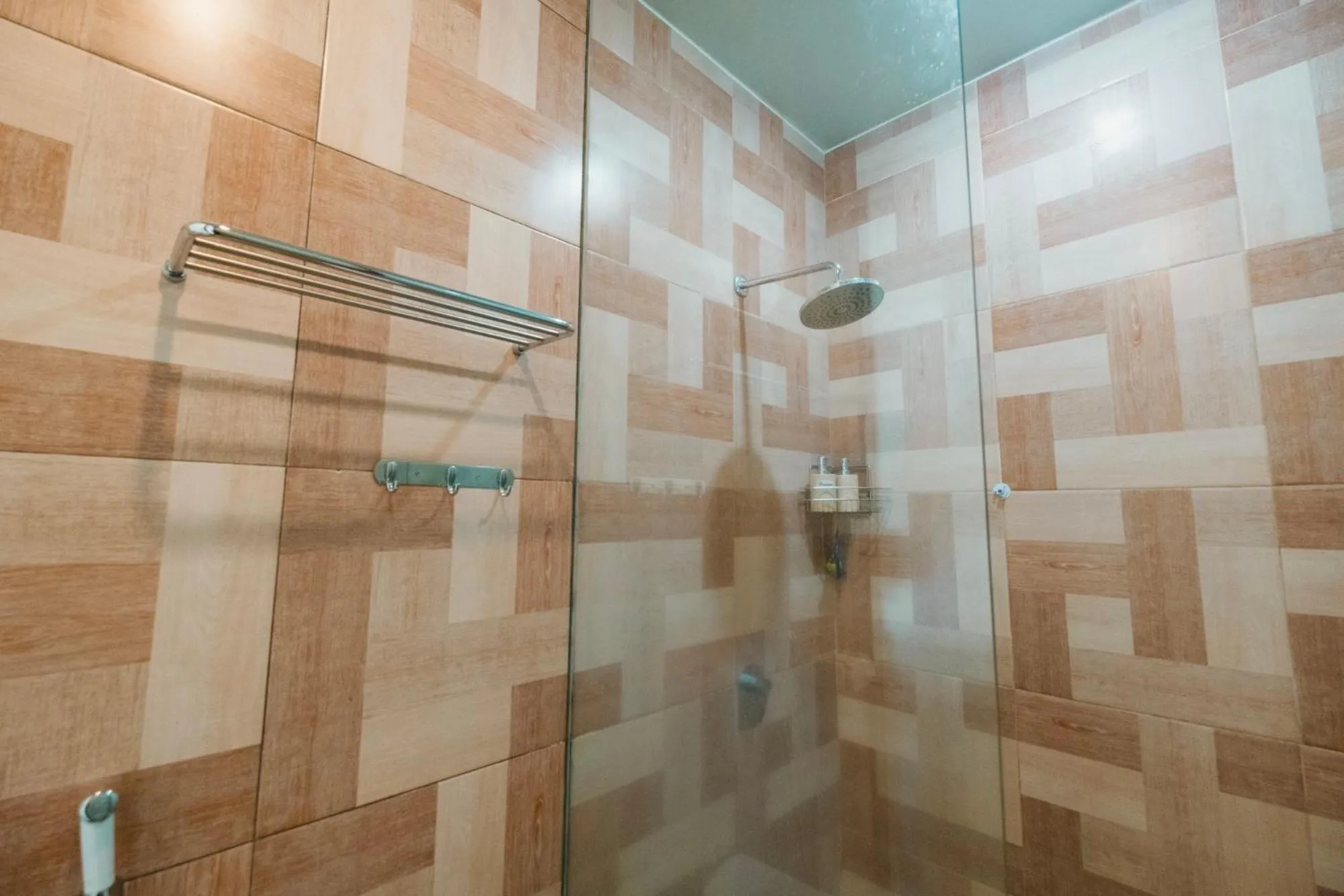 Shower in Bhuana Agung Villa and Restaurant