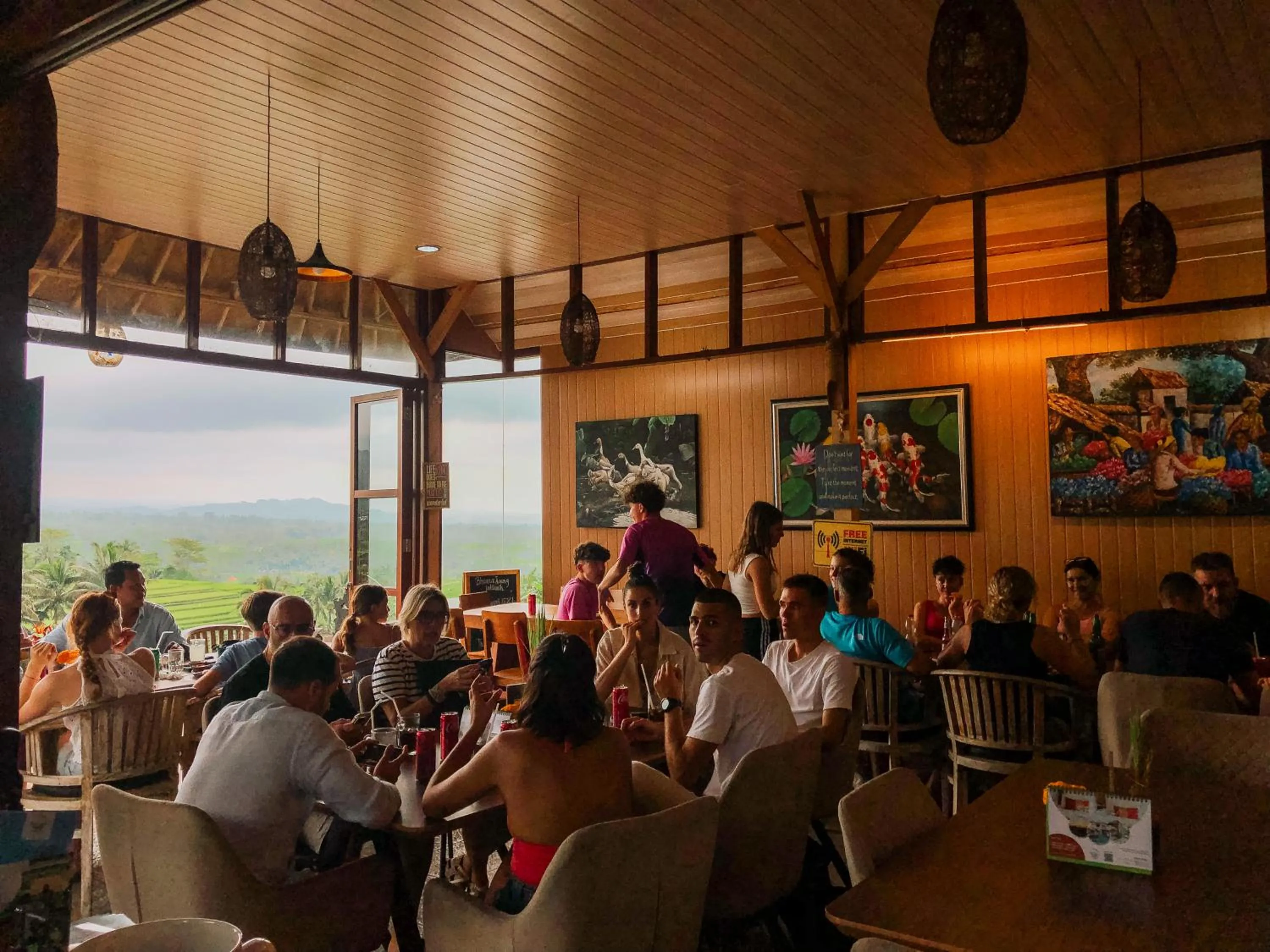 Restaurant/places to eat in Bhuana Agung Villa and Restaurant