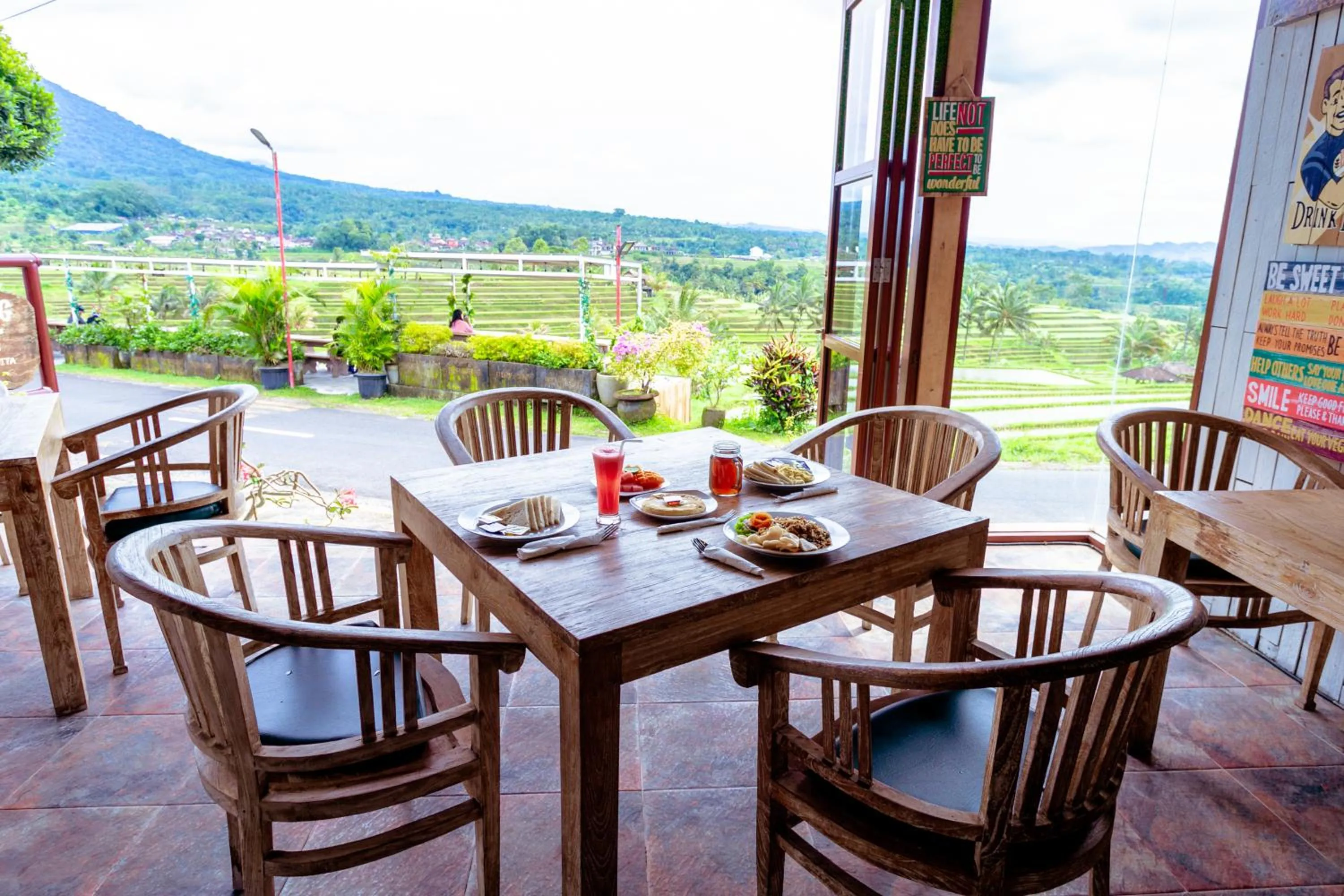 Restaurant/places to eat in Bhuana Agung Villa and Restaurant