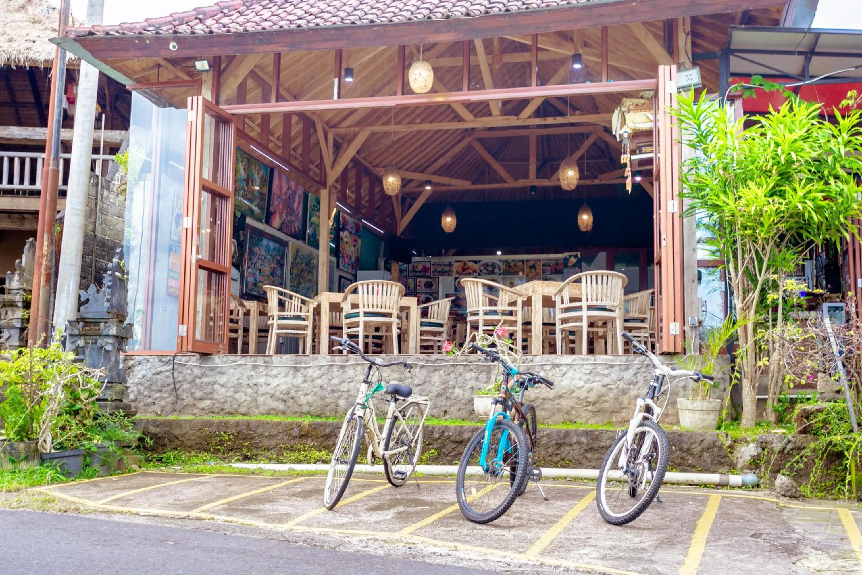 Restaurant/places to eat in Bhuana Agung Villa and Restaurant