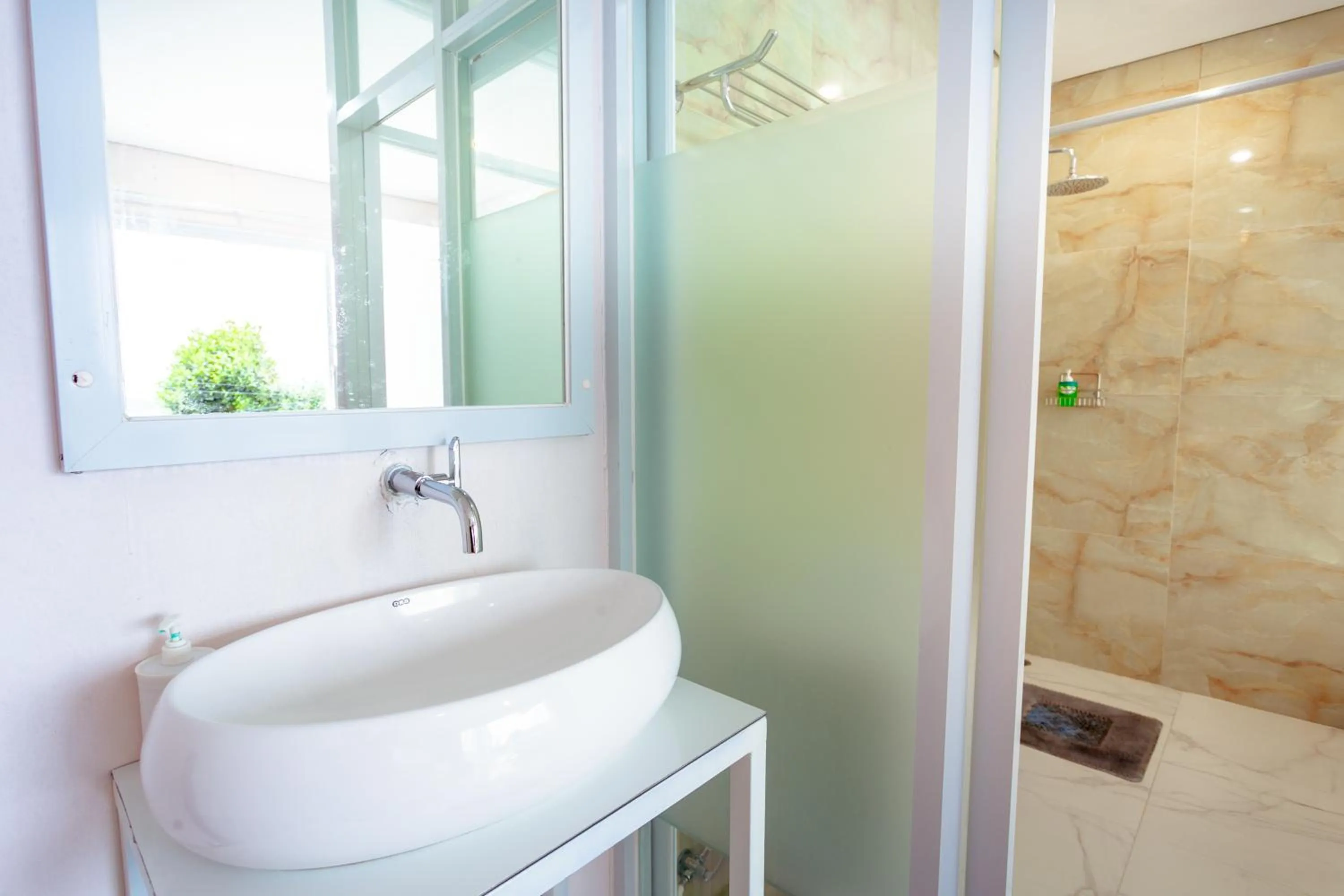 Bathroom in Bhuana Agung Villa and Restaurant