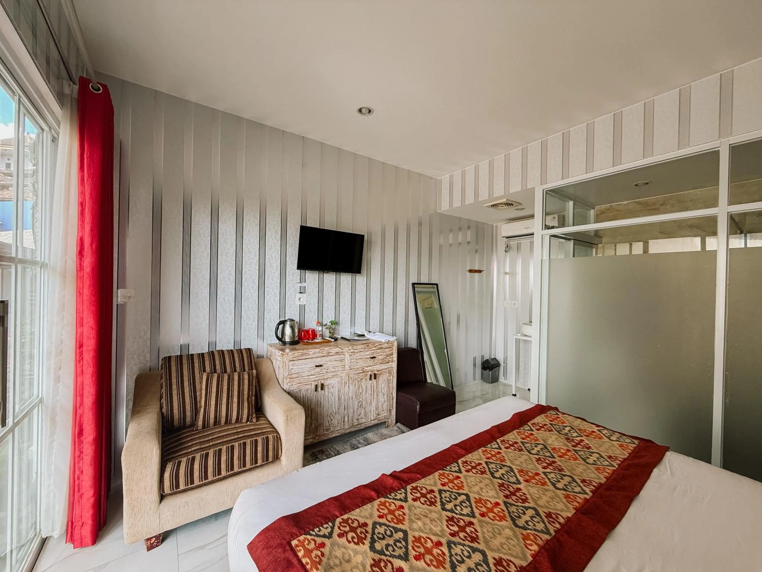 TV and multimedia, Bed in Bhuana Agung Villa and Restaurant