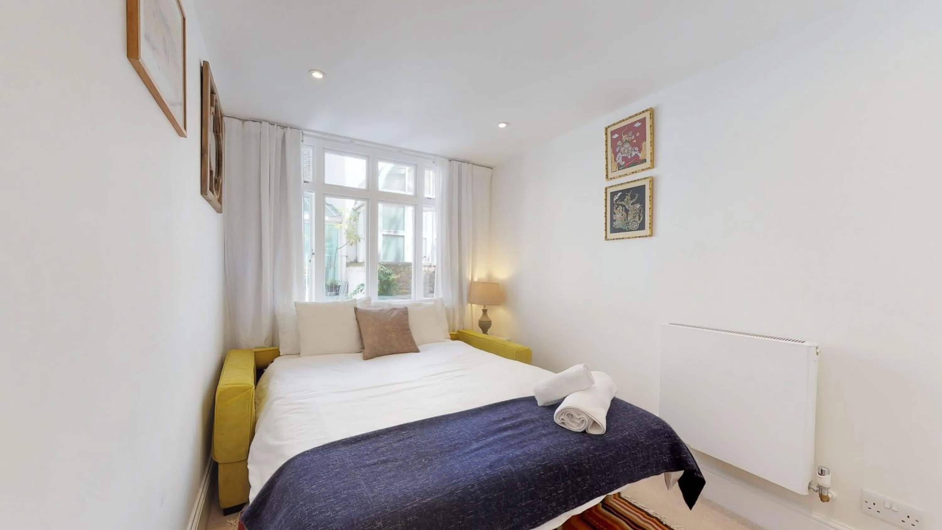 Seating area, Bed in Central London Flat in Westminster
