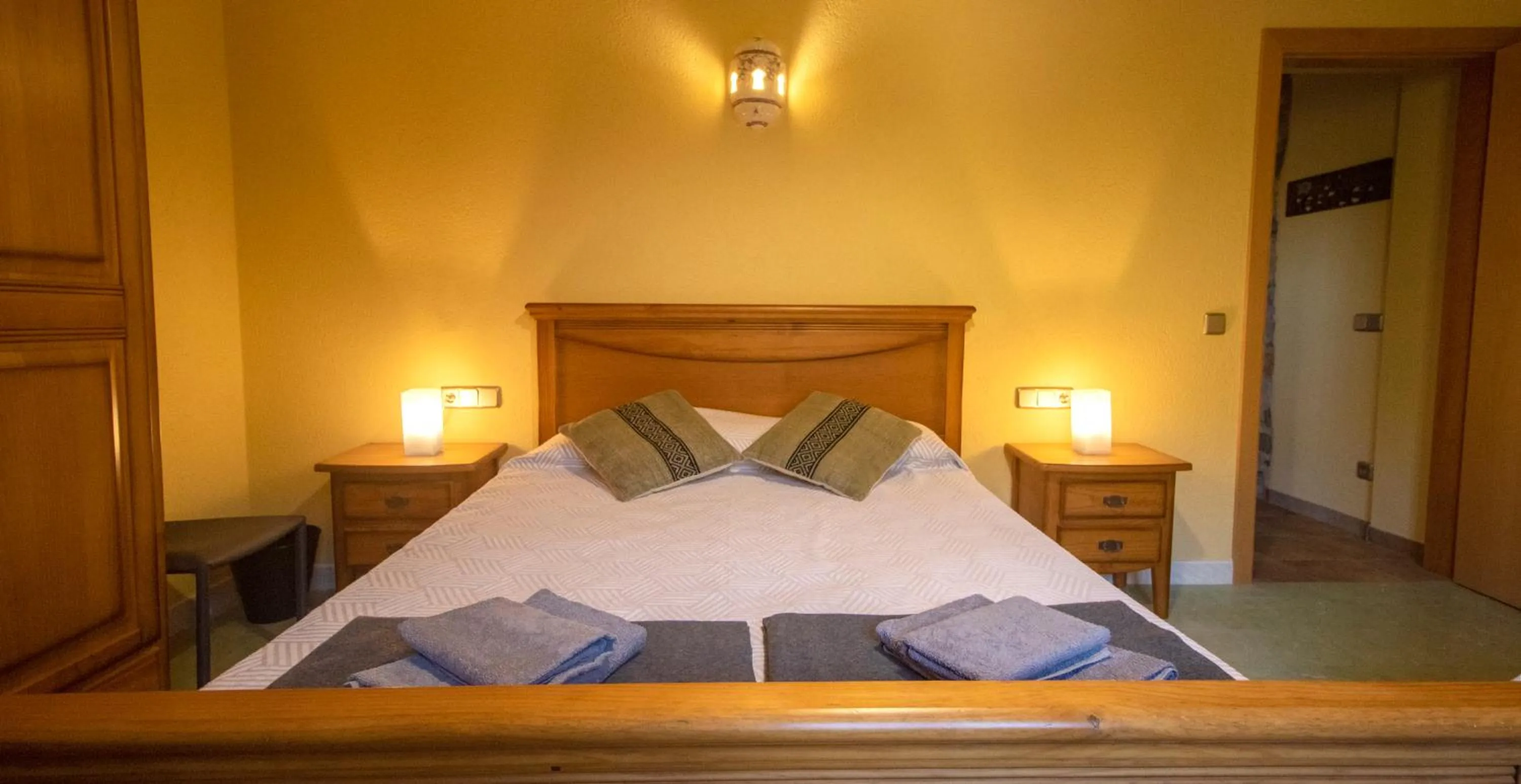 Bedroom, Bed in Can Dalemus