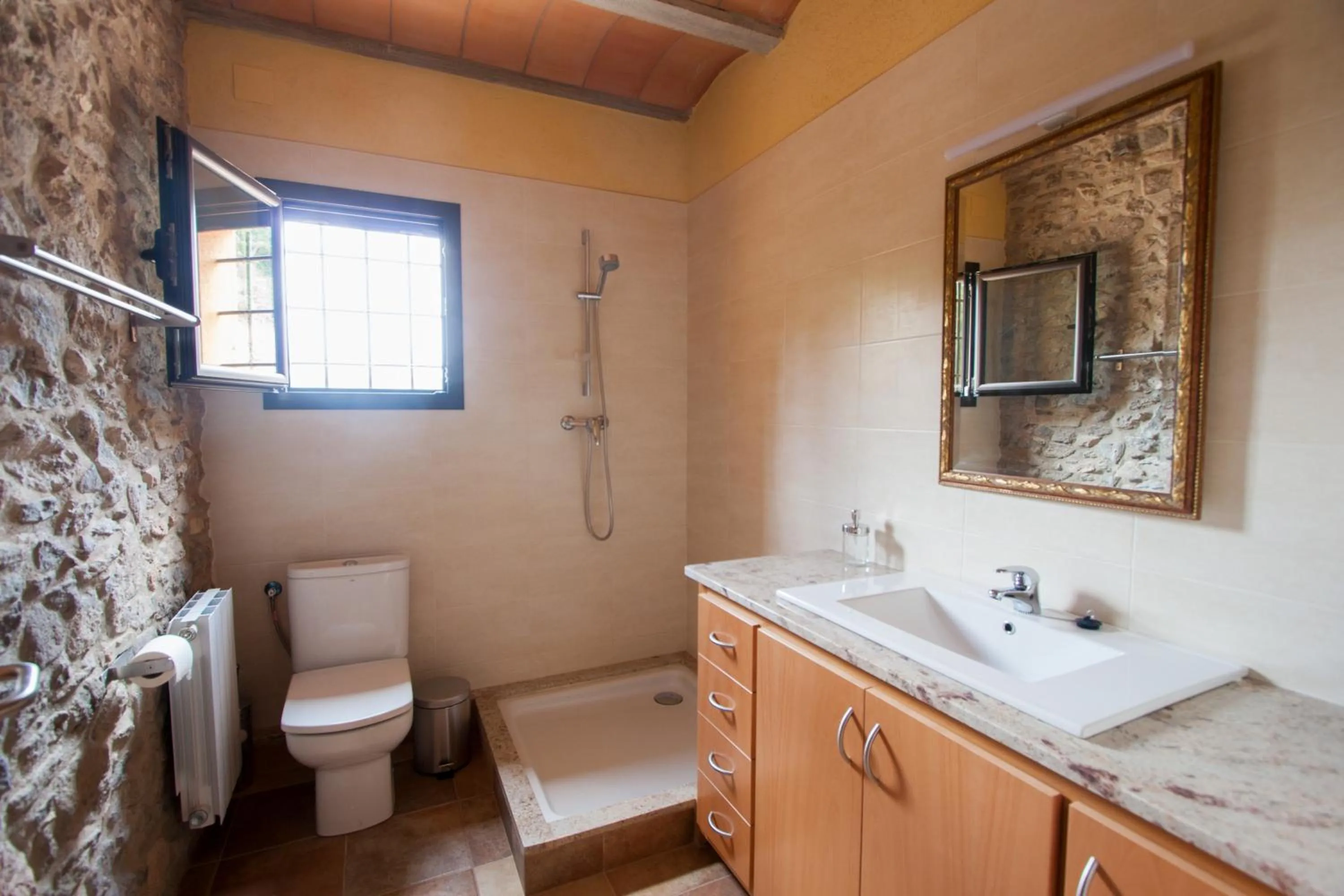 Shower in Can Dalemus