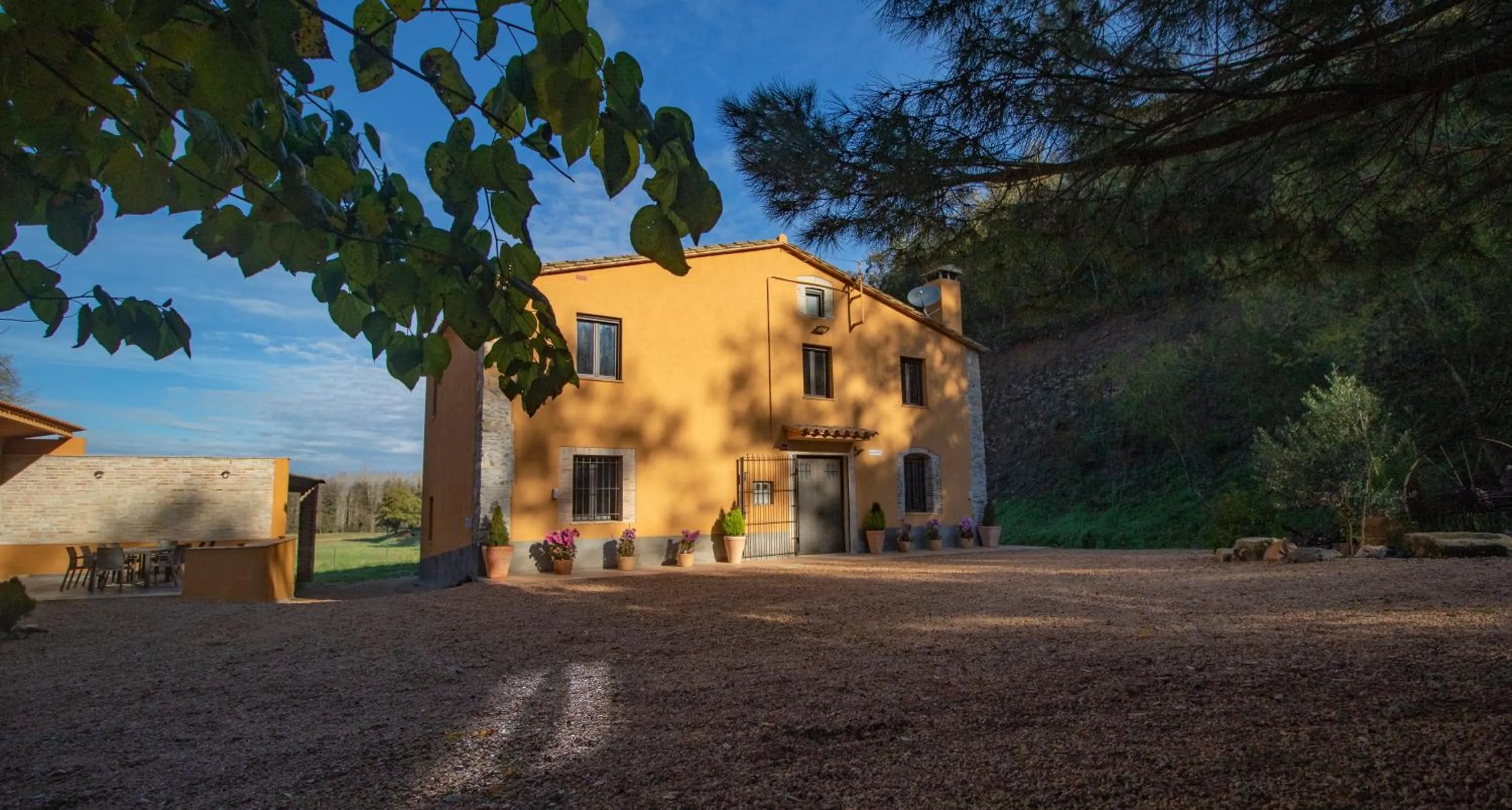 Facade/entrance in Can Dalemus