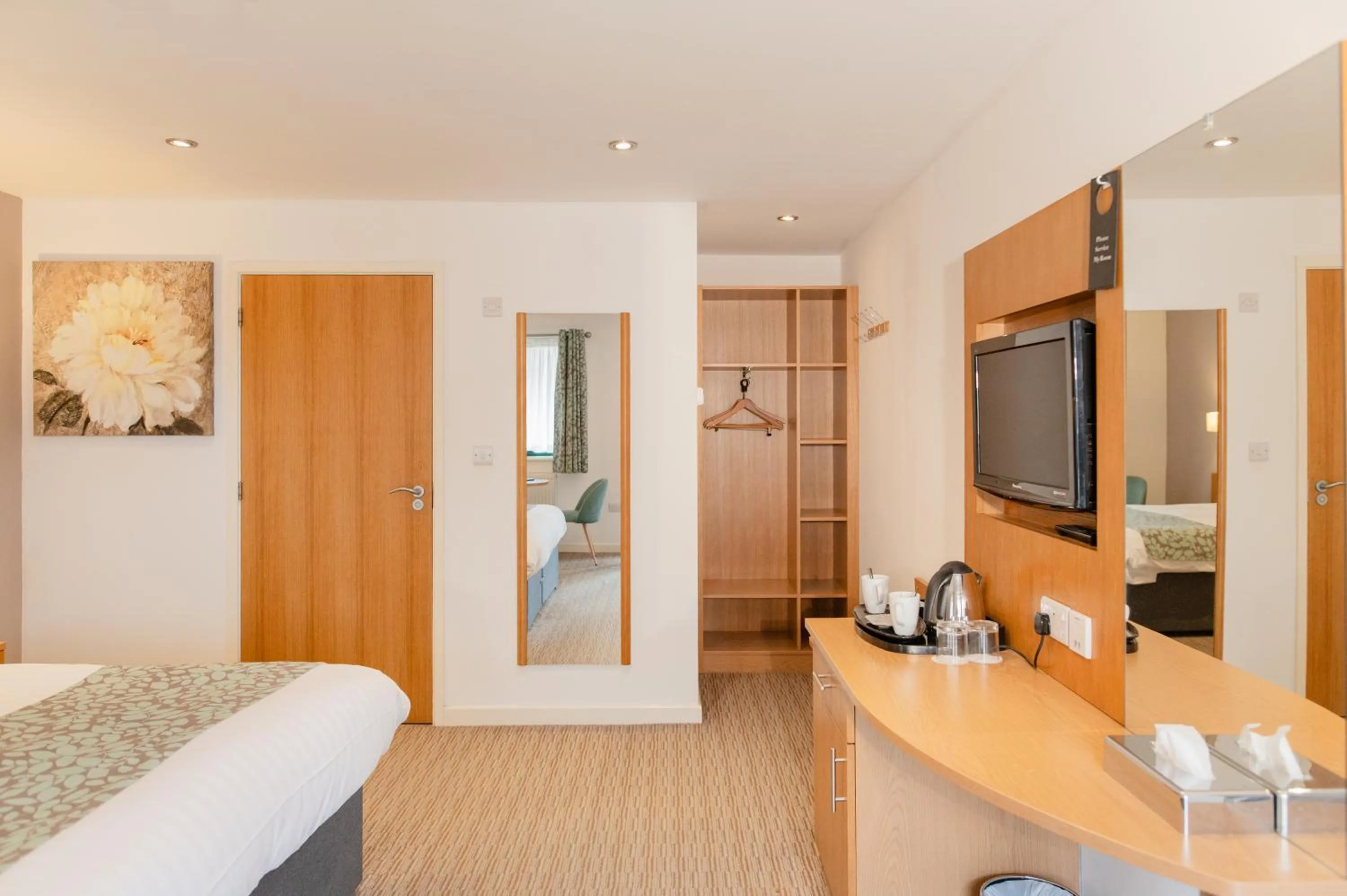 TV and multimedia, Bed in Deangate Motel