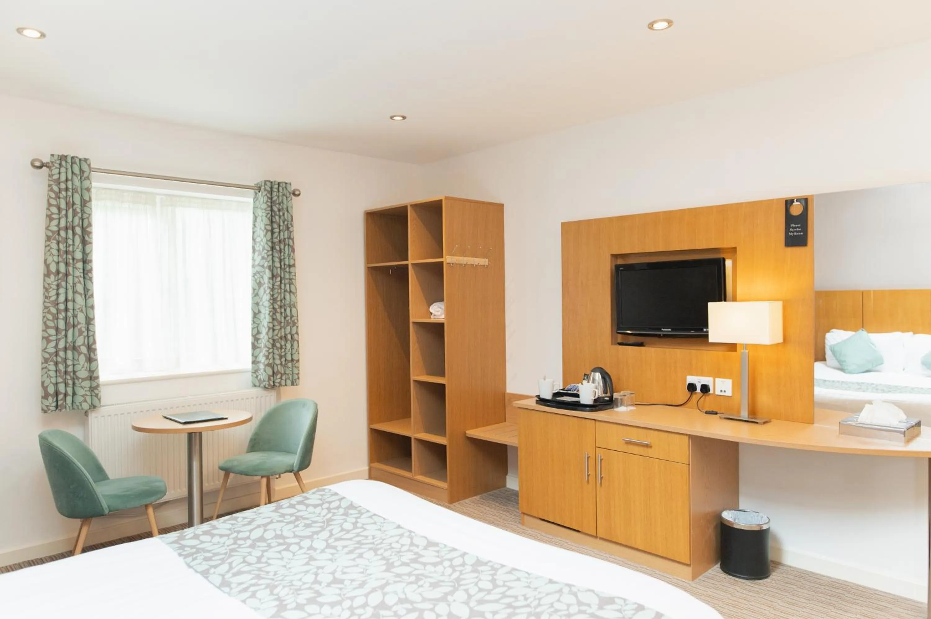 TV and multimedia, Bed in Deangate Motel