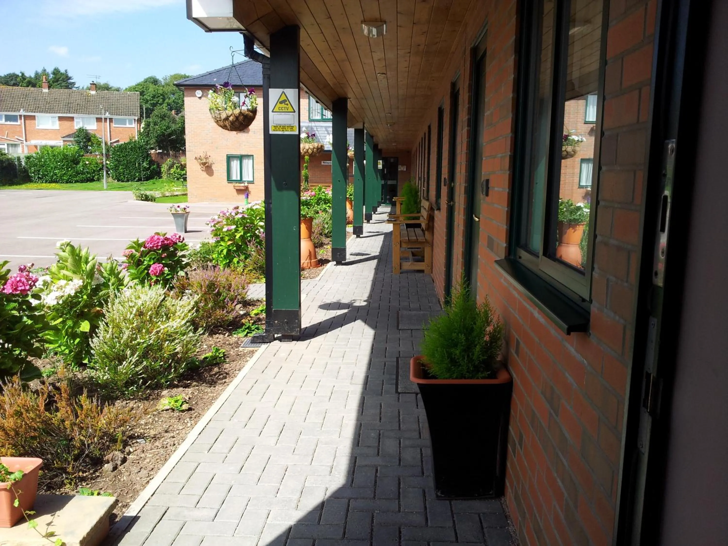 Facade/entrance in Deangate Motel
