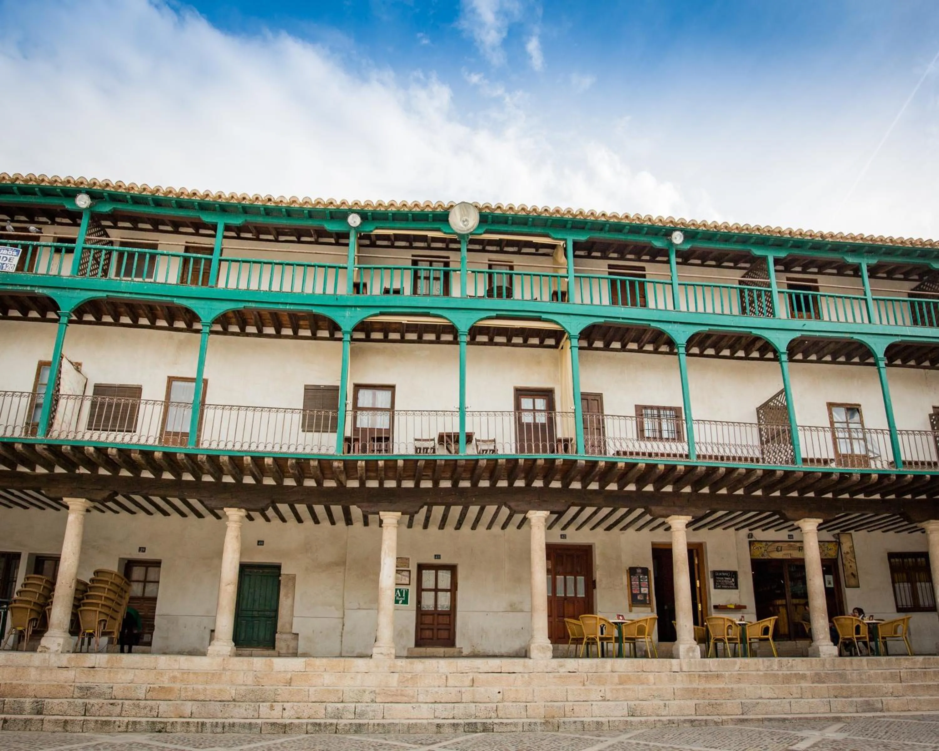 Property building in La Casa de los Soportales