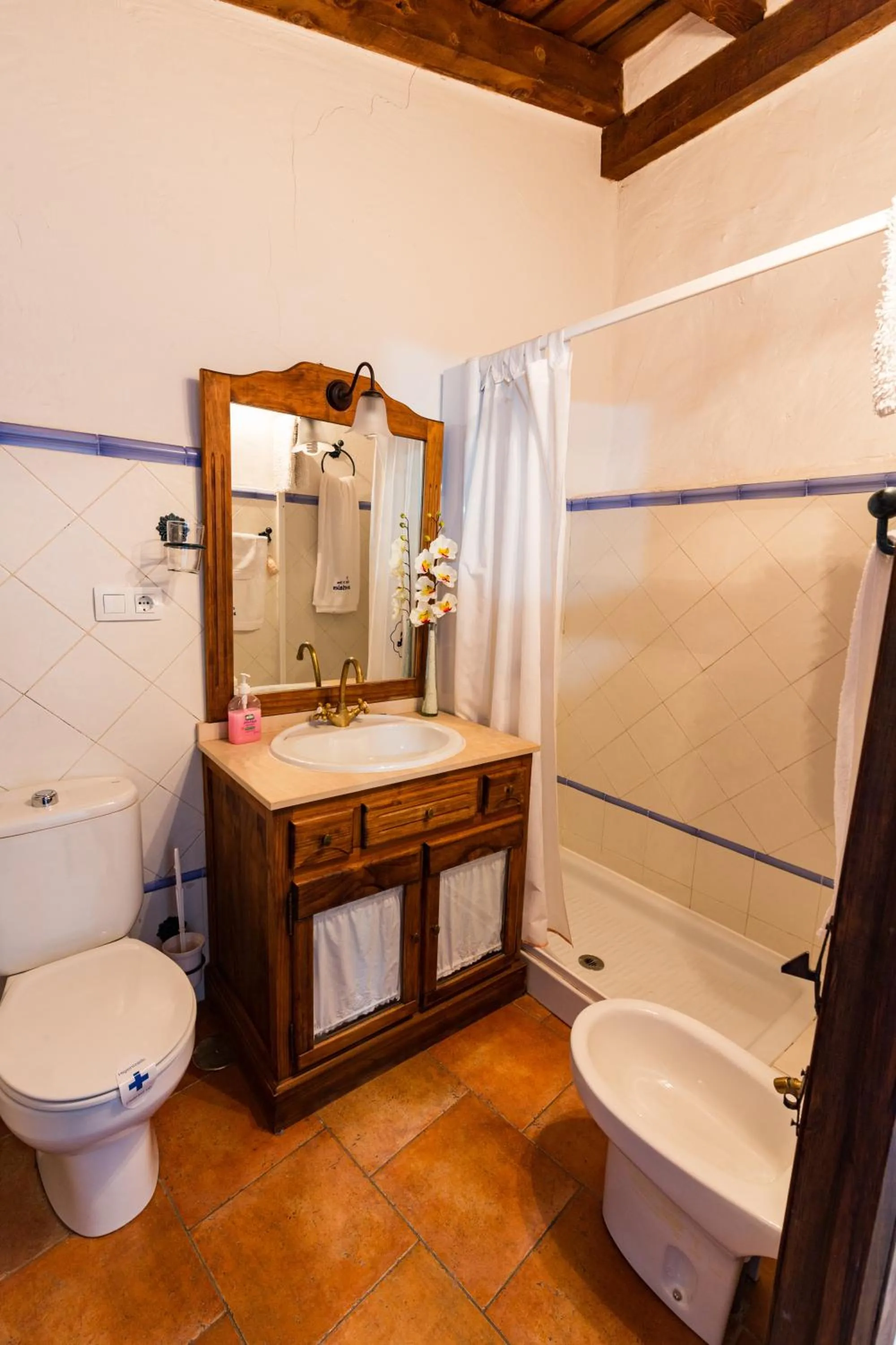 Bathroom in La Casa de los Soportales