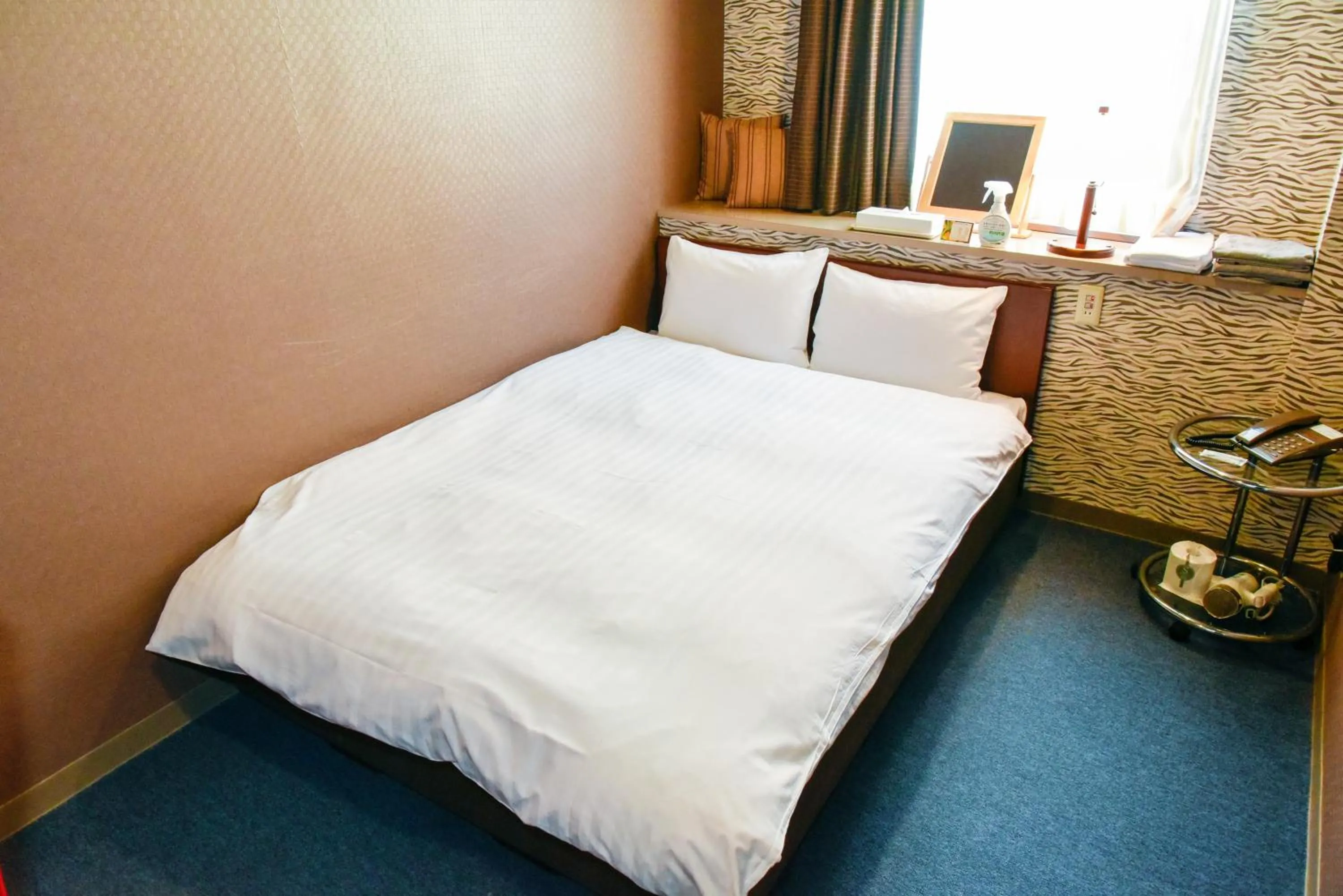 Bed in Hotel Palms Tenmonkan