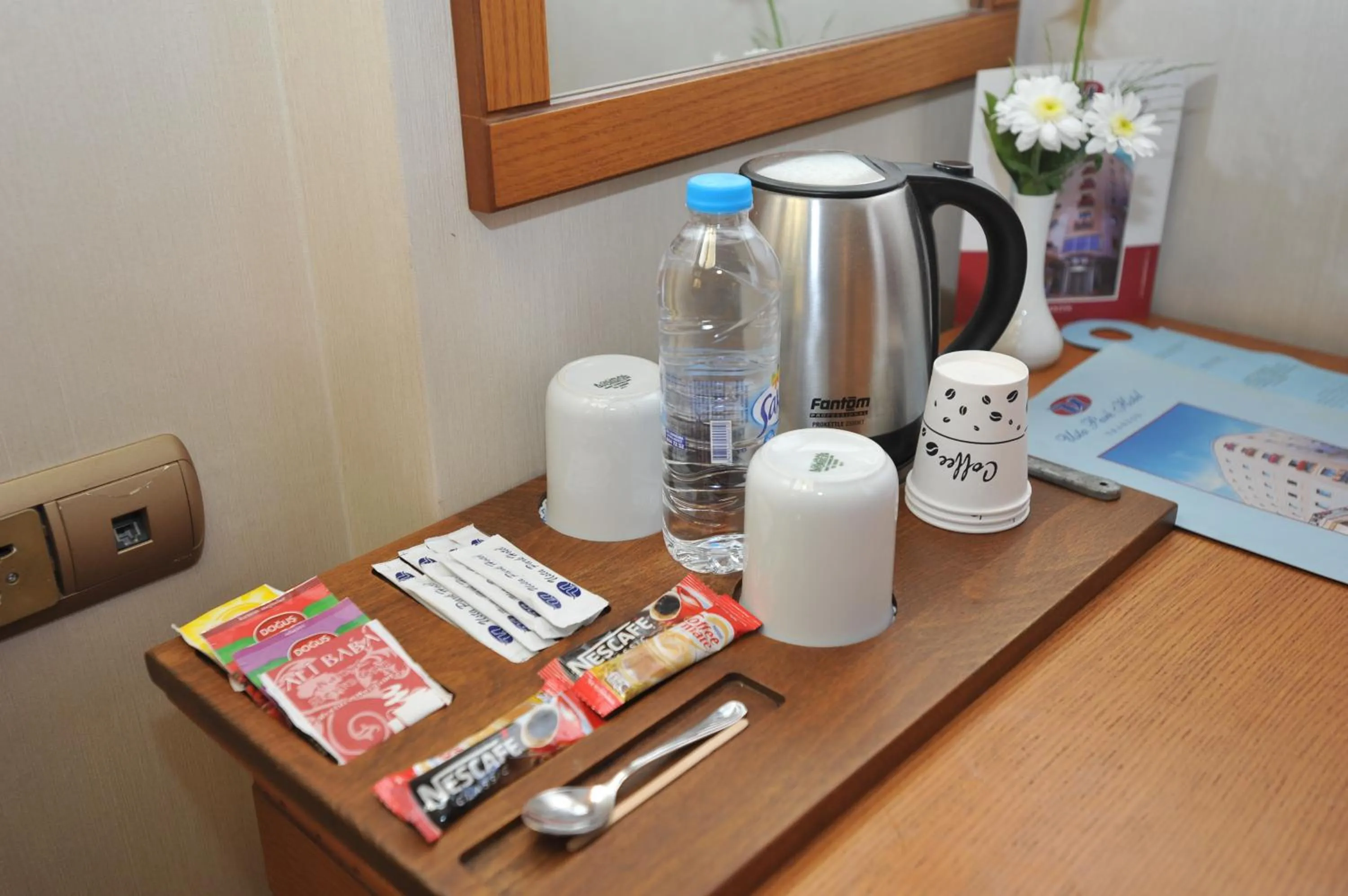 Coffee/tea facilities in Usta Park Hotel