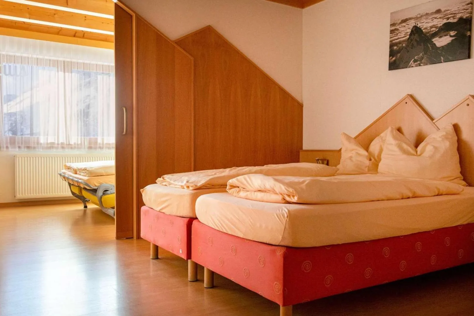 Property building, Bed in Wallackhaus RegioJet Hotels