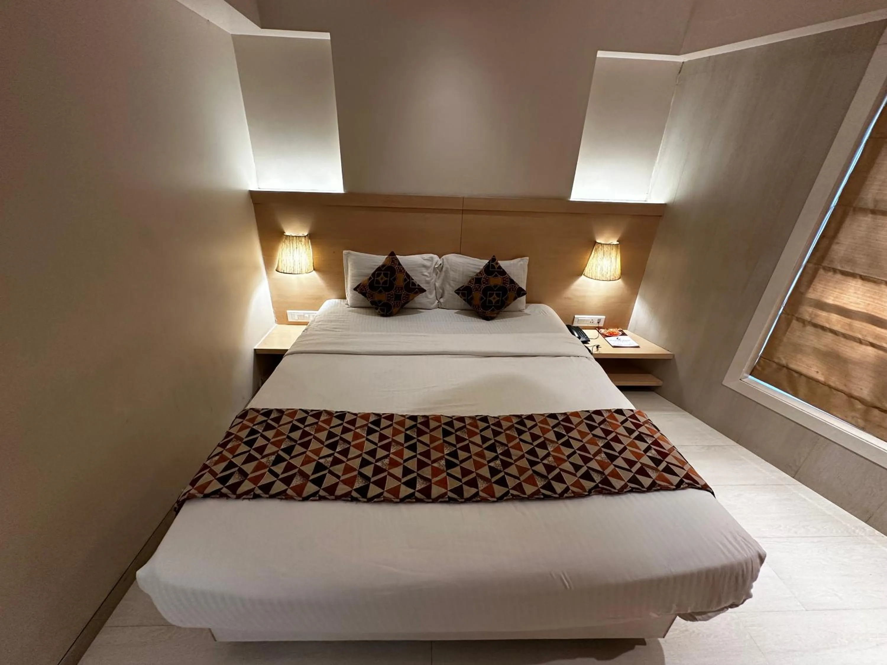 Bed in South Coast Hotel Wagle Estate Thane