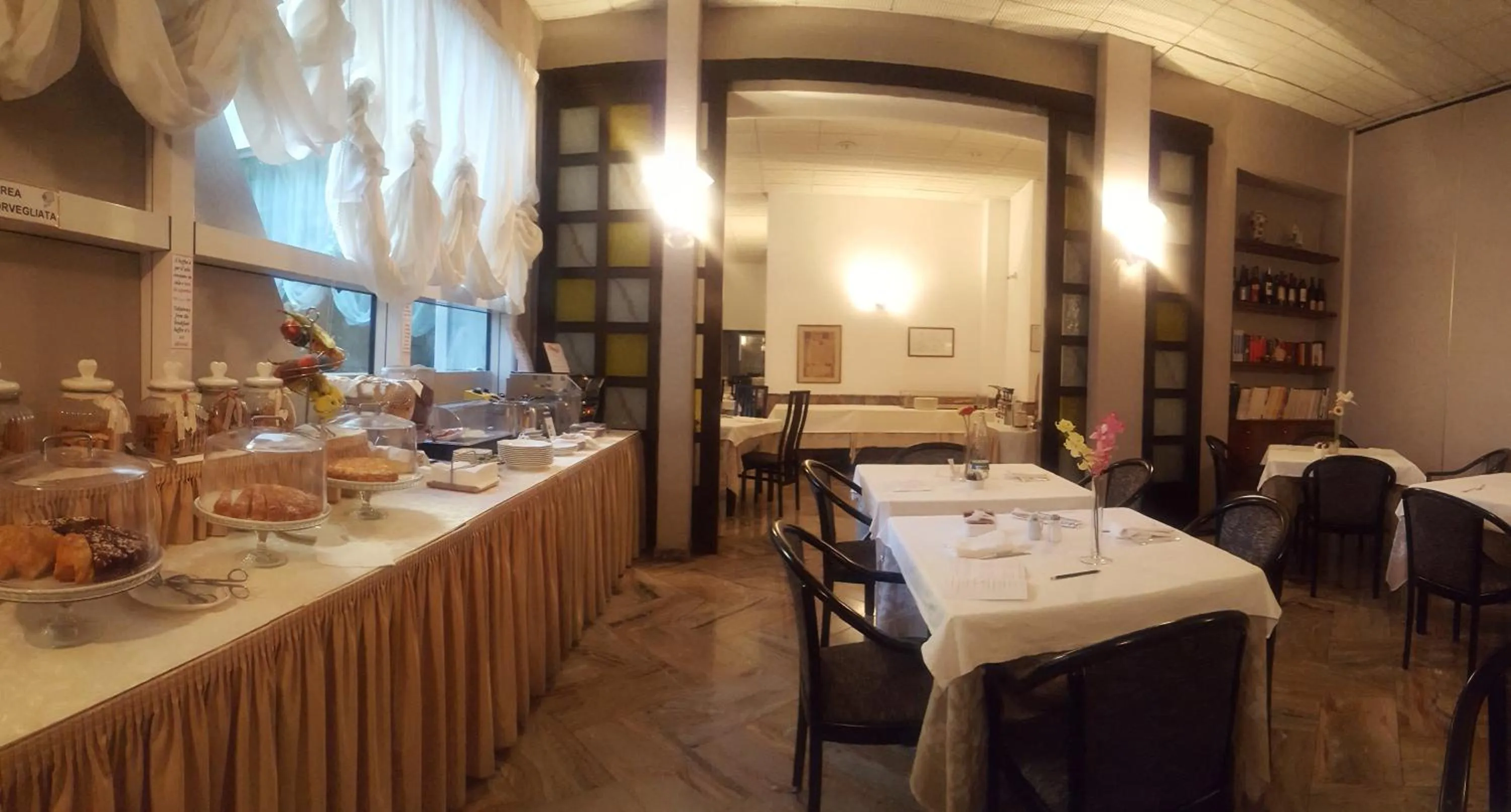 Breakfast in Hotel Ariston