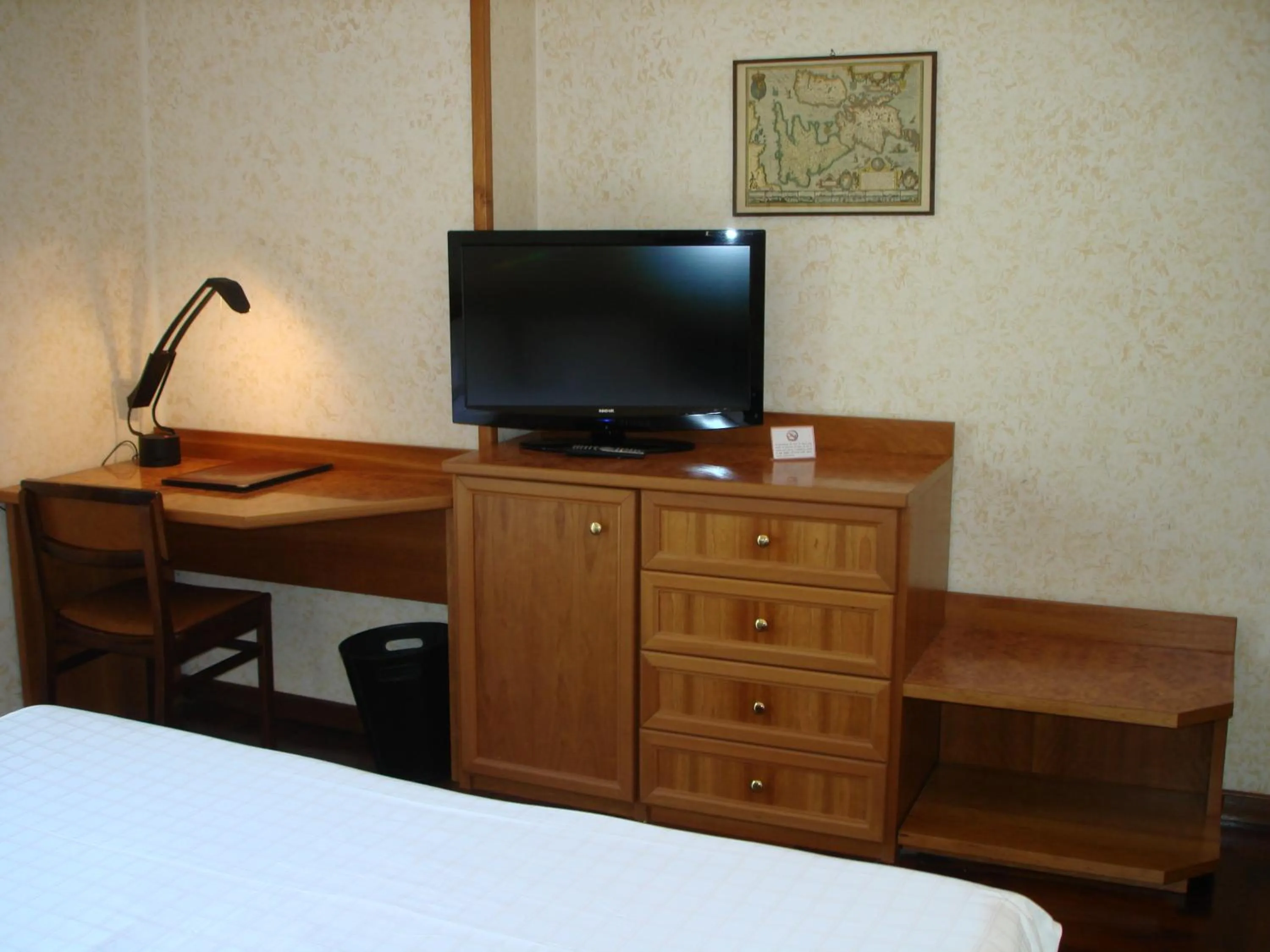 TV and multimedia, Bed in Hotel Ariston