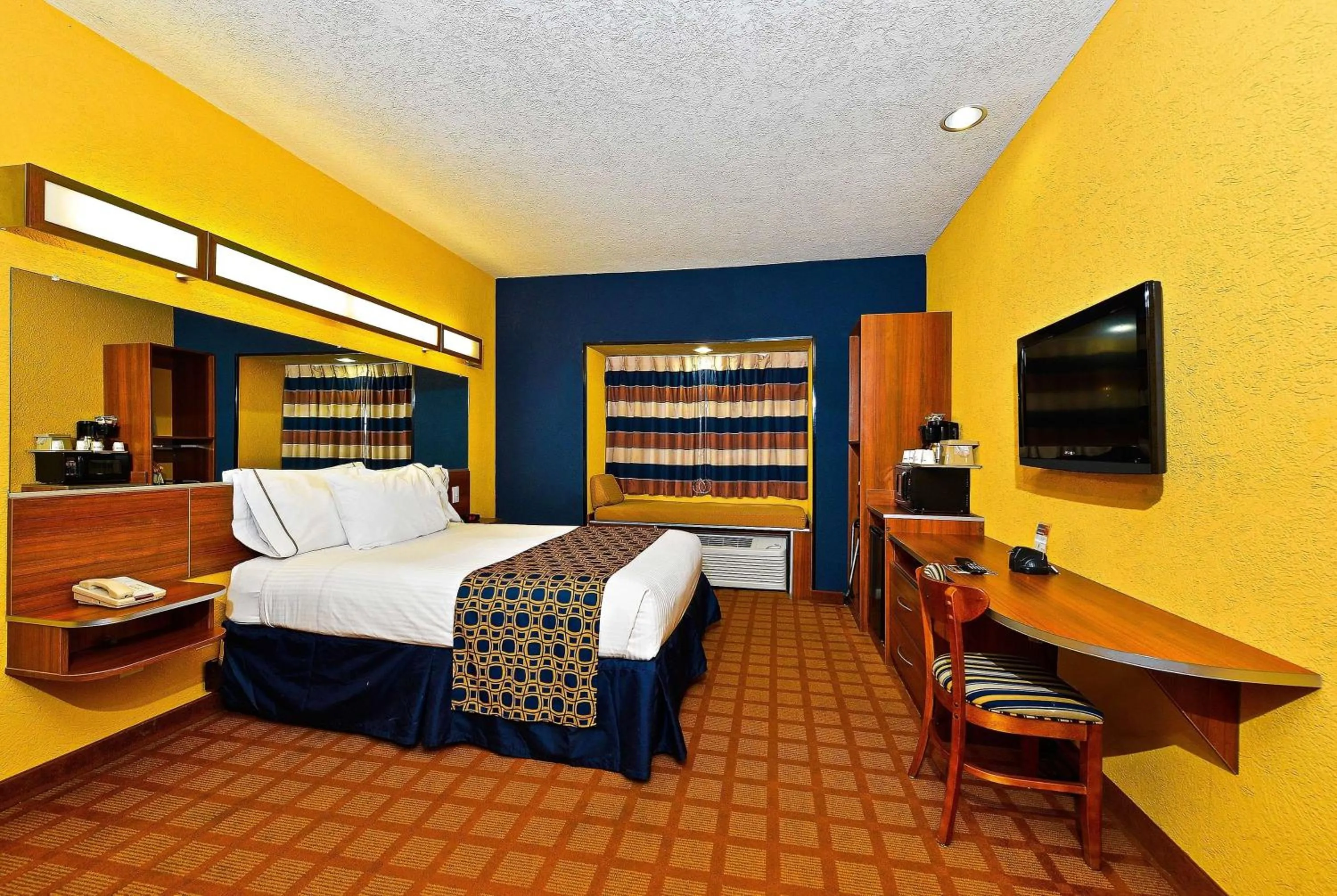Photo of the whole room, Bed in Microtel Inn & Suites by Wyndham New Braunfels I-35