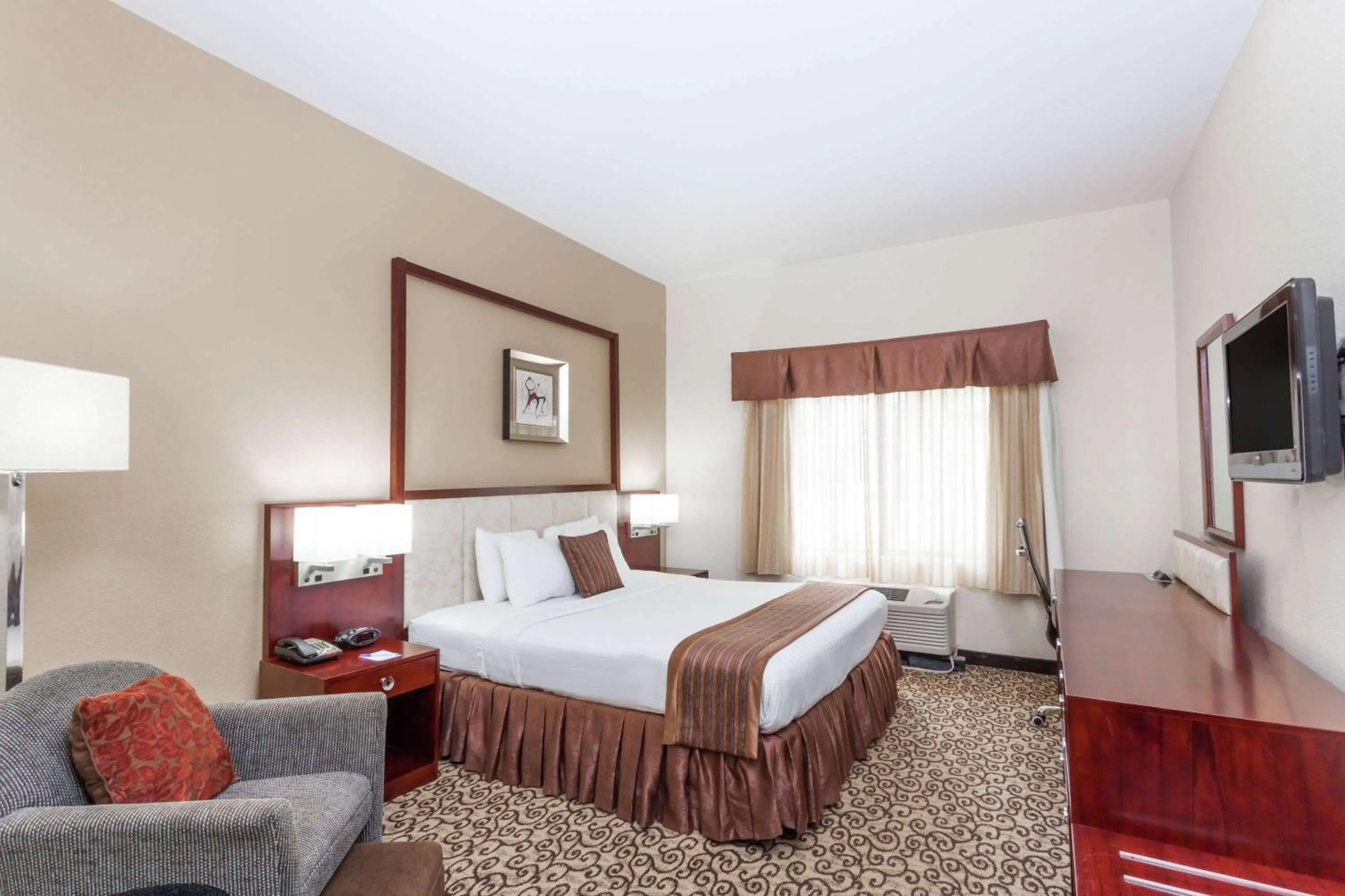 Photo of the whole room, Bed in Baymont by Wyndham Columbia Fort Jackson