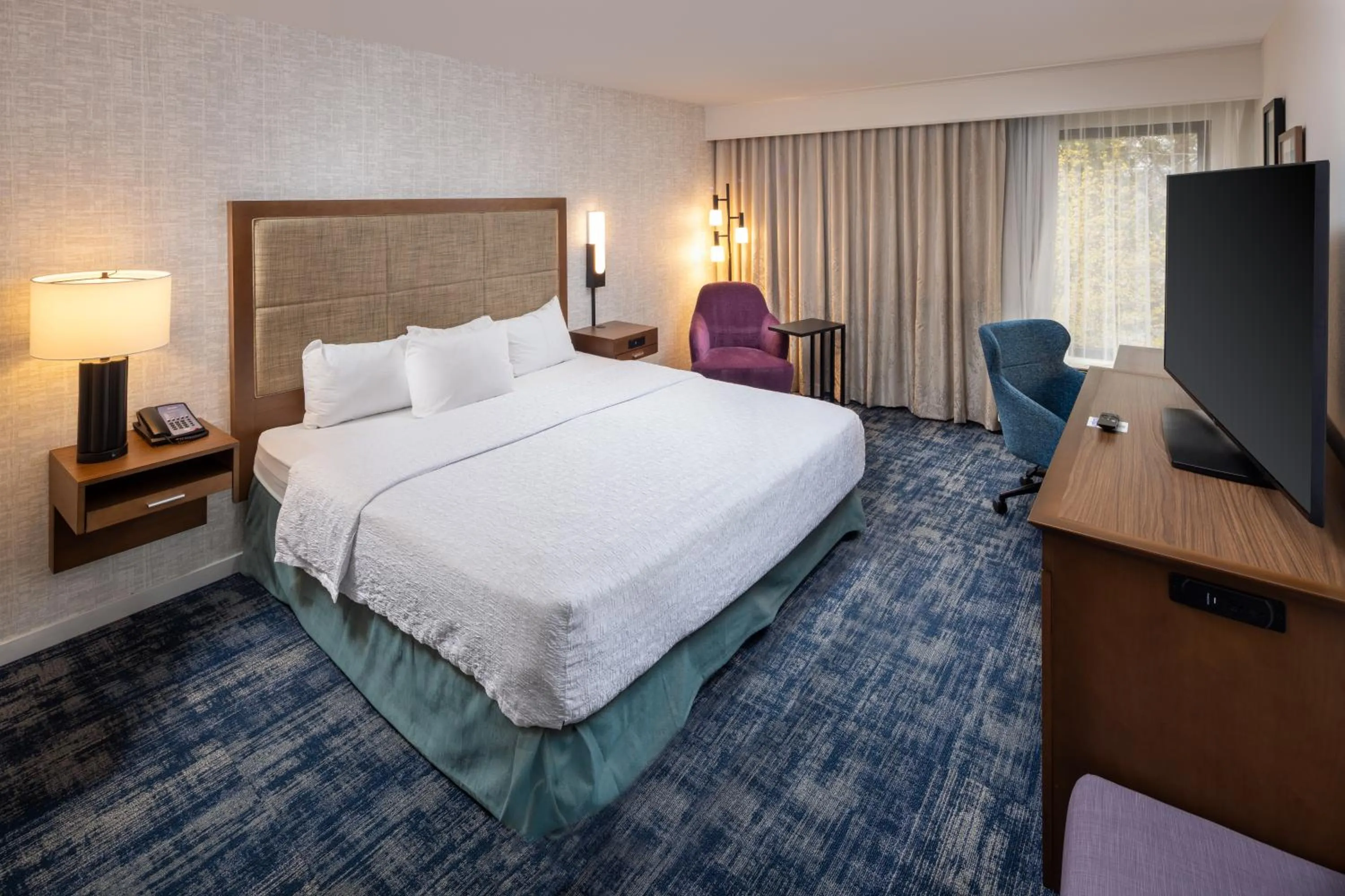 Bedroom, Bed in Hampton Inn and Suites Asheville Airport