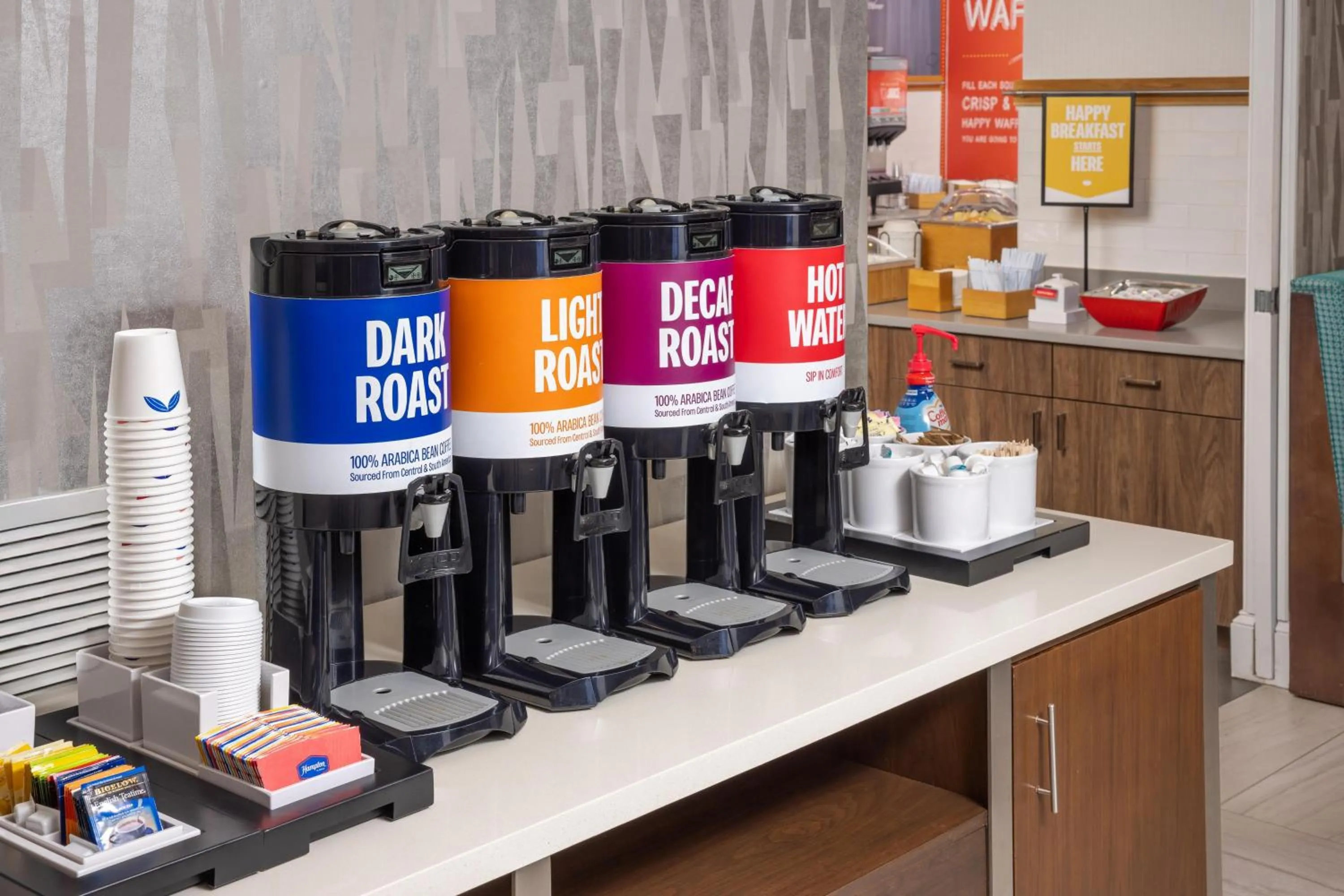 Dining area in Hampton Inn and Suites Asheville Airport