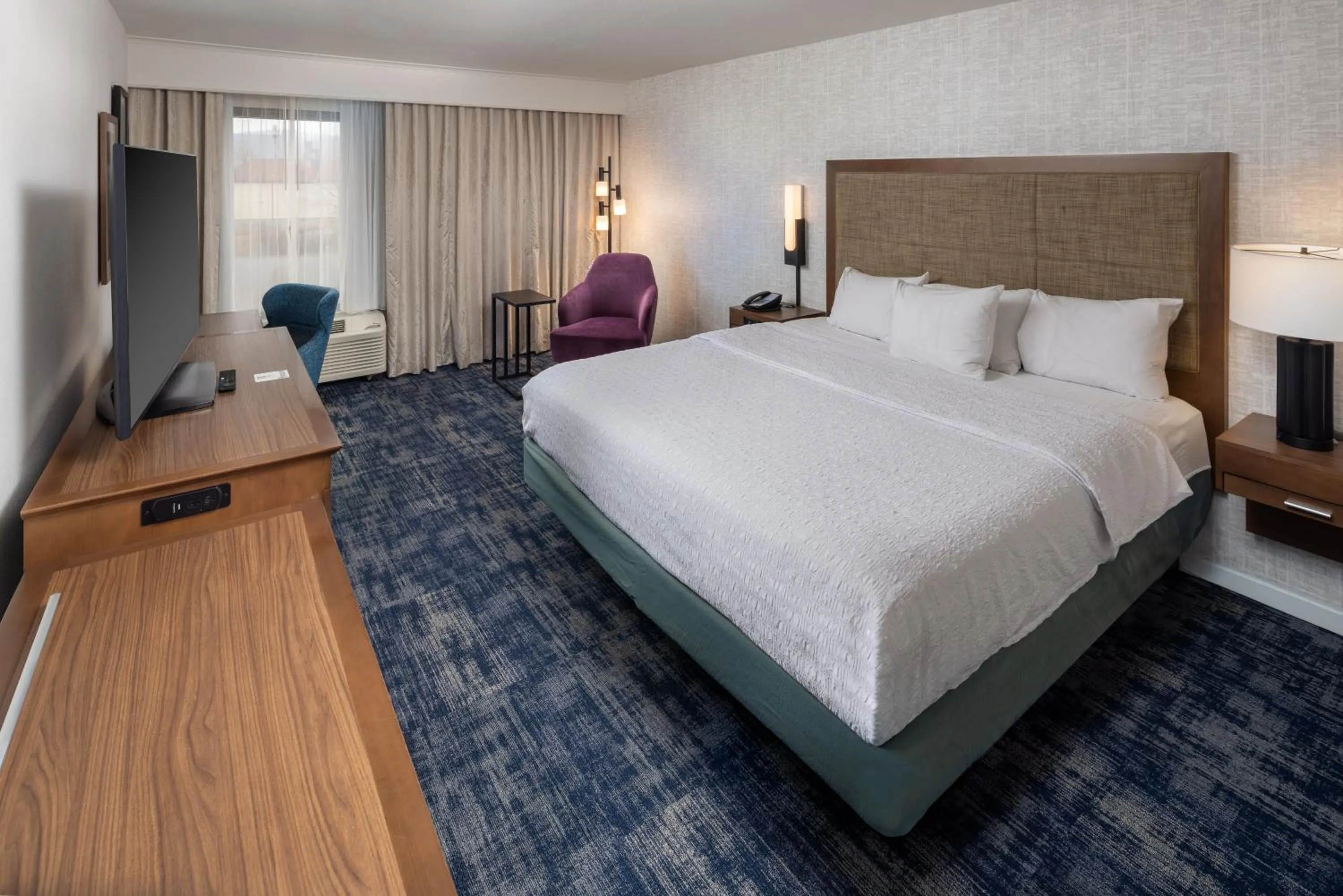 Bedroom, Bed in Hampton Inn and Suites Asheville Airport