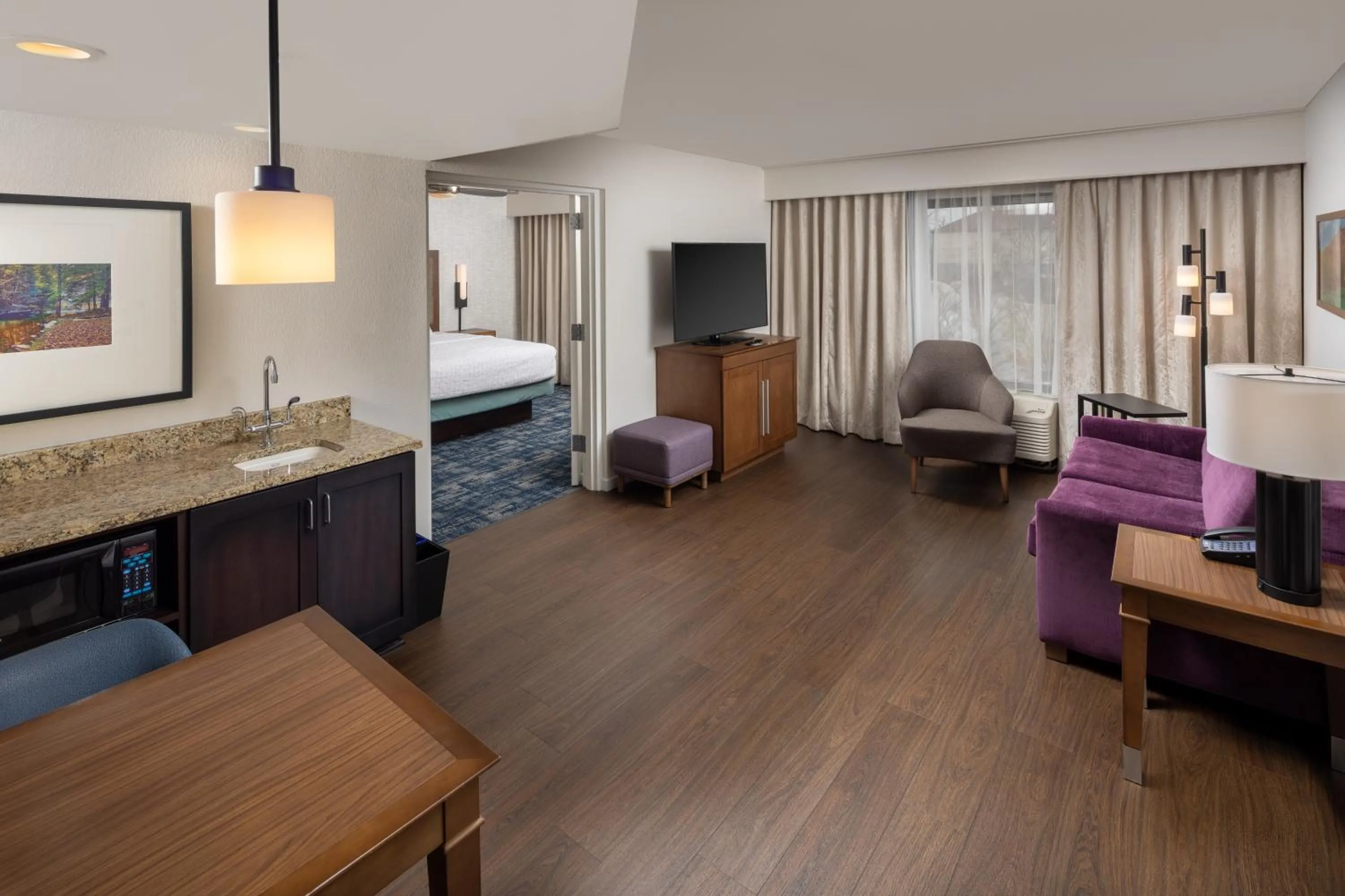 Living room in Hampton Inn and Suites Asheville Airport