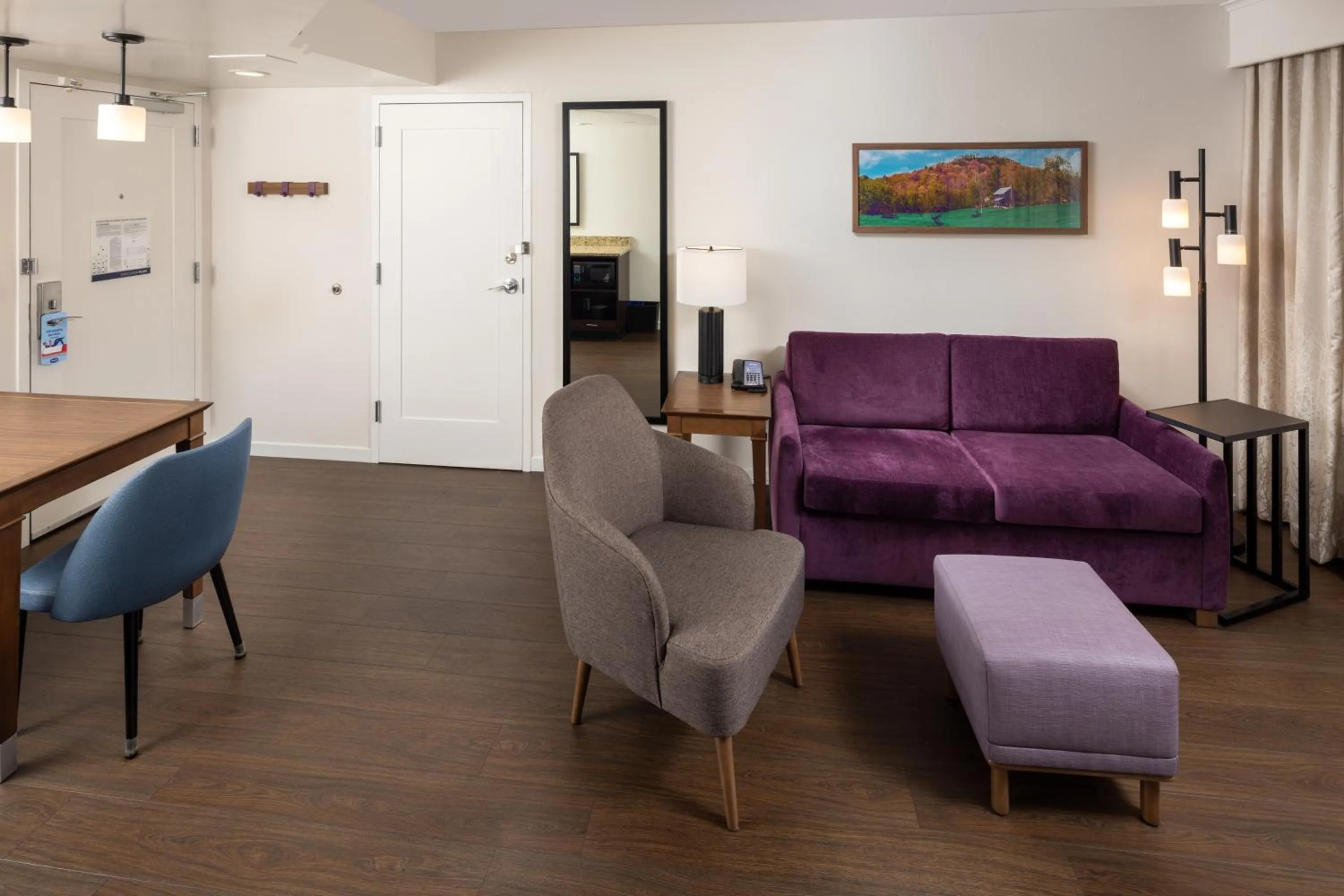 Living room in Hampton Inn and Suites Asheville Airport