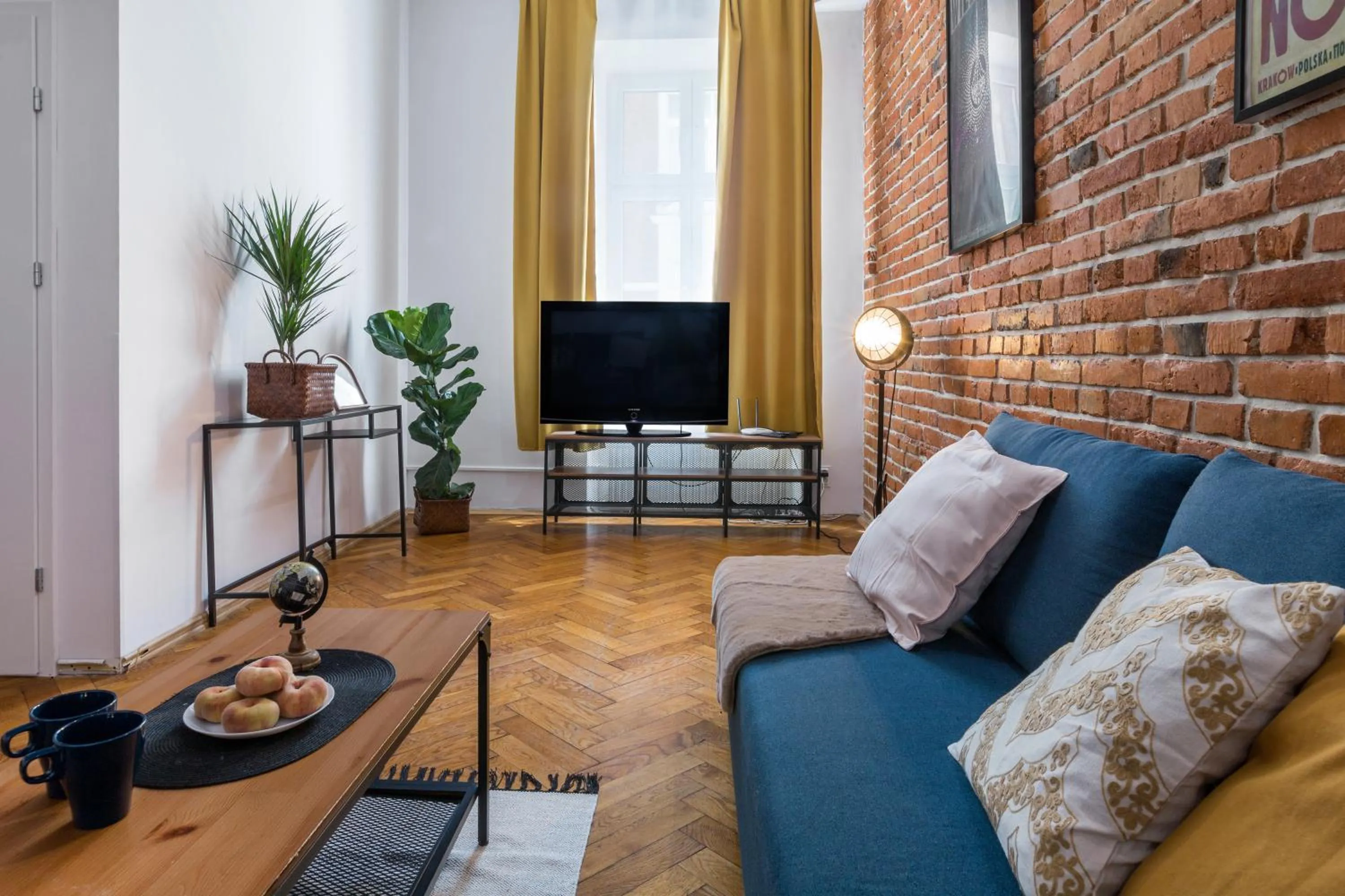 TV and multimedia in Friendhouse Apartments Avenue