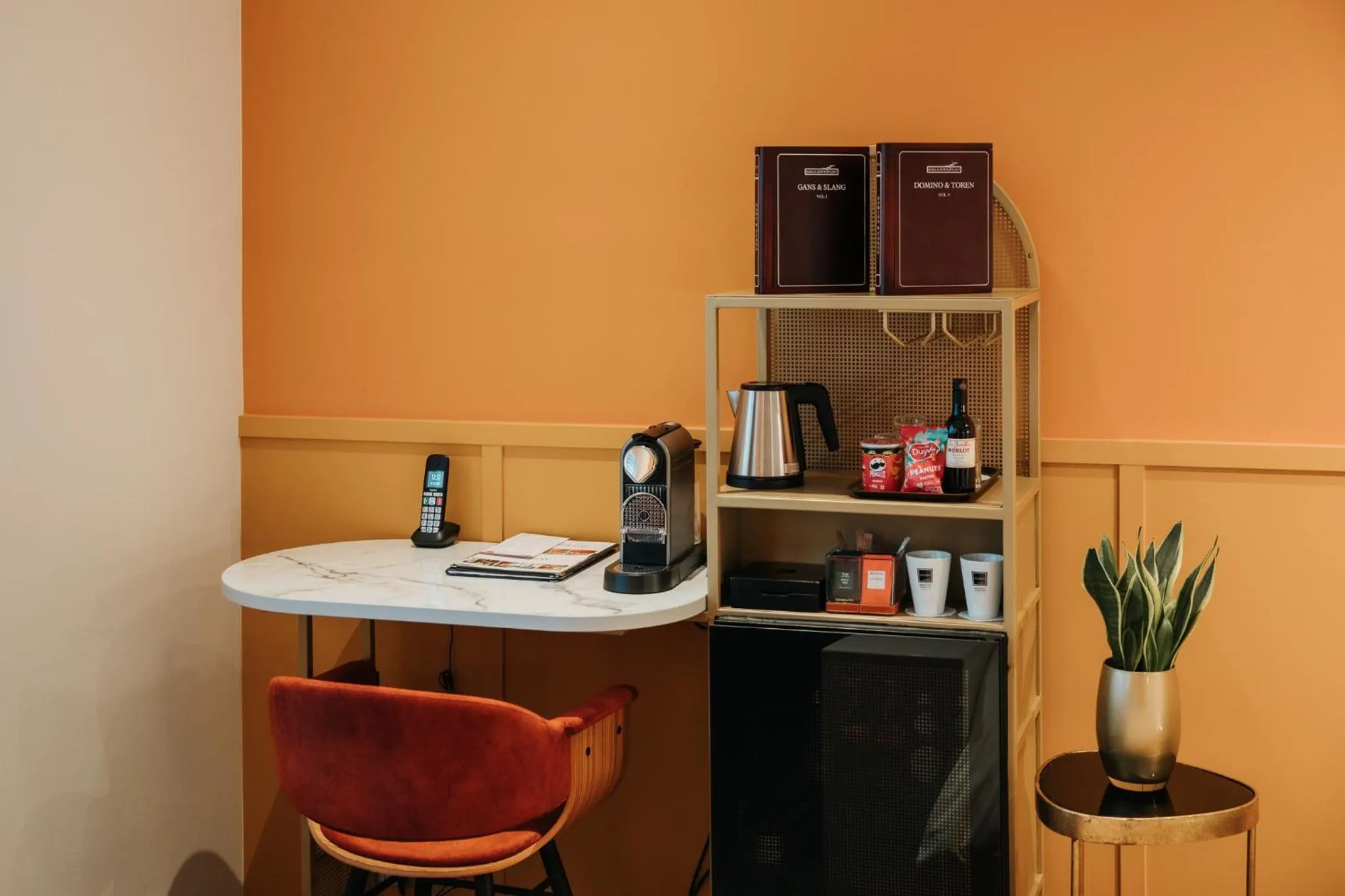 Coffee/tea facilities in Hotel & Spa Savarin - Rijswijk, The Hague