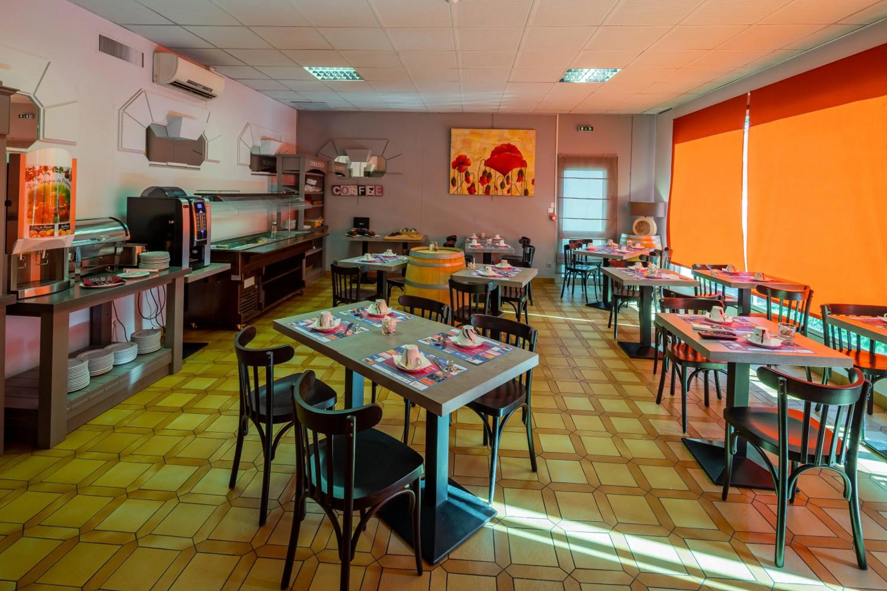 Restaurant/places to eat in Logis Hotel Noemys Brive - Restaurant Le Teinchurier