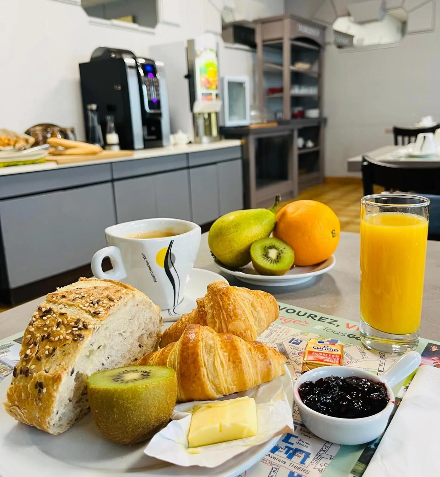 Breakfast in Logis Hotel Noemys Brive - Restaurant Le Teinchurier