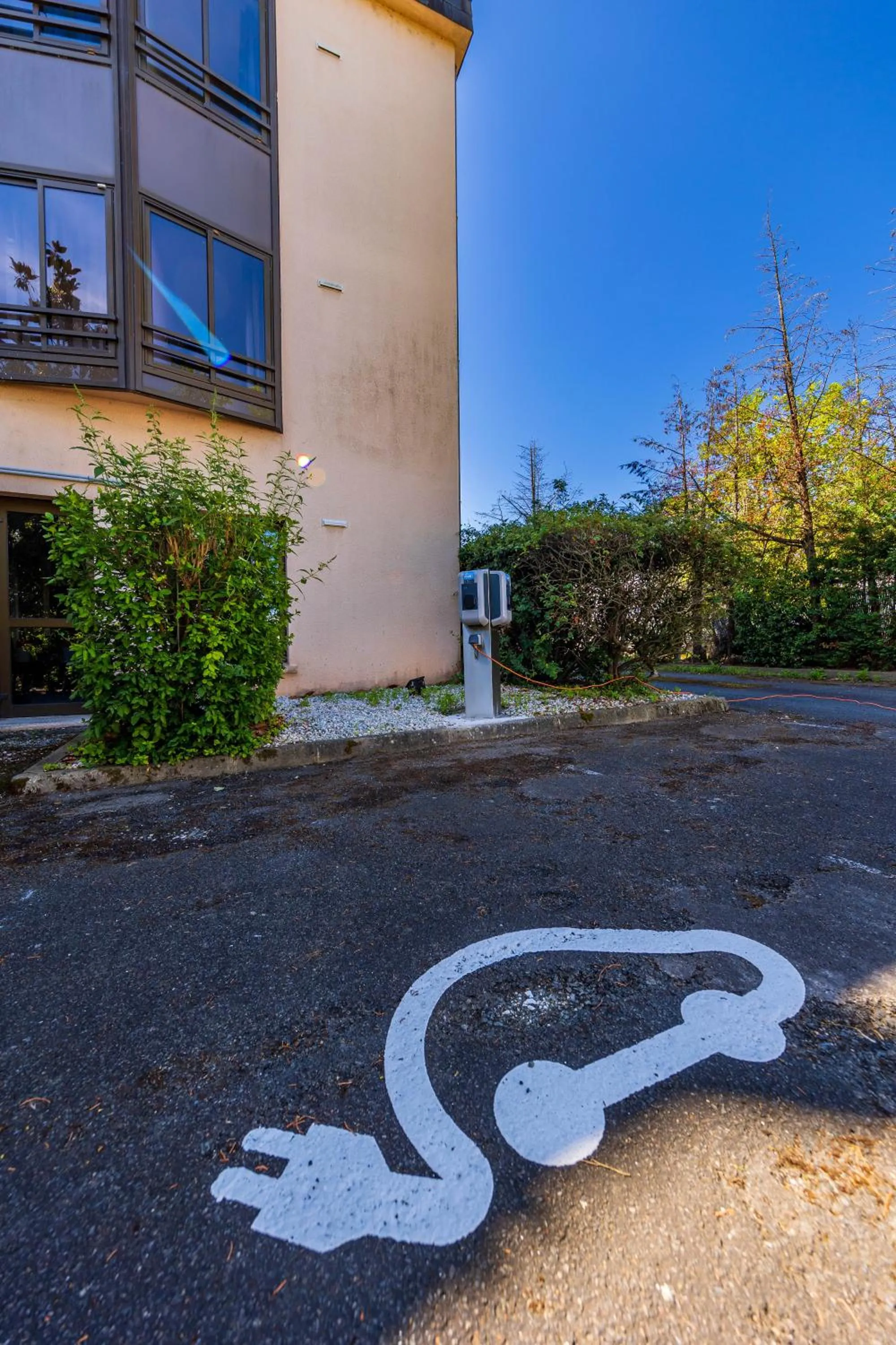 Parking in Logis Hotel Noemys Brive - Restaurant Le Teinchurier