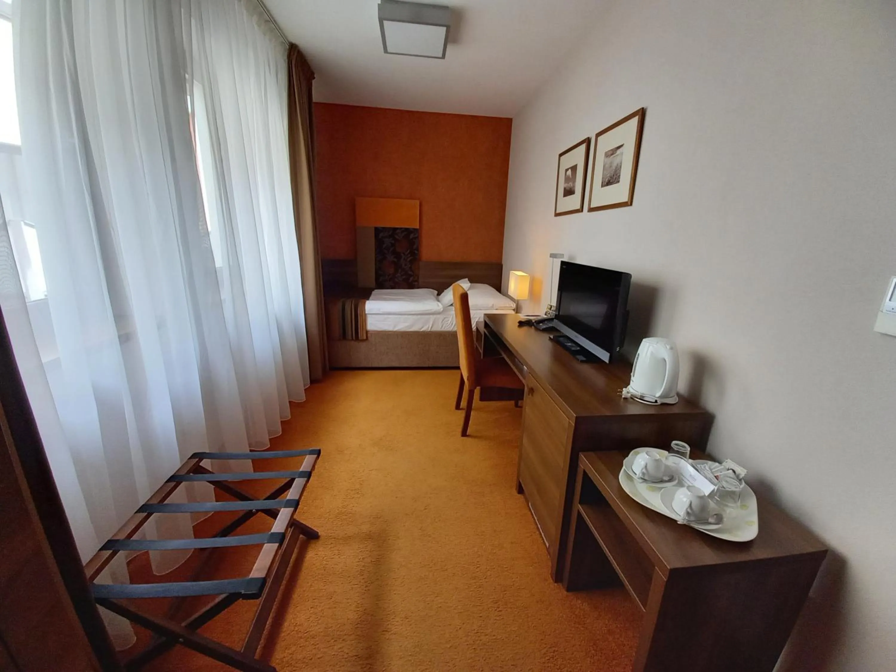 TV and multimedia, Bed in Hotel BELASSI