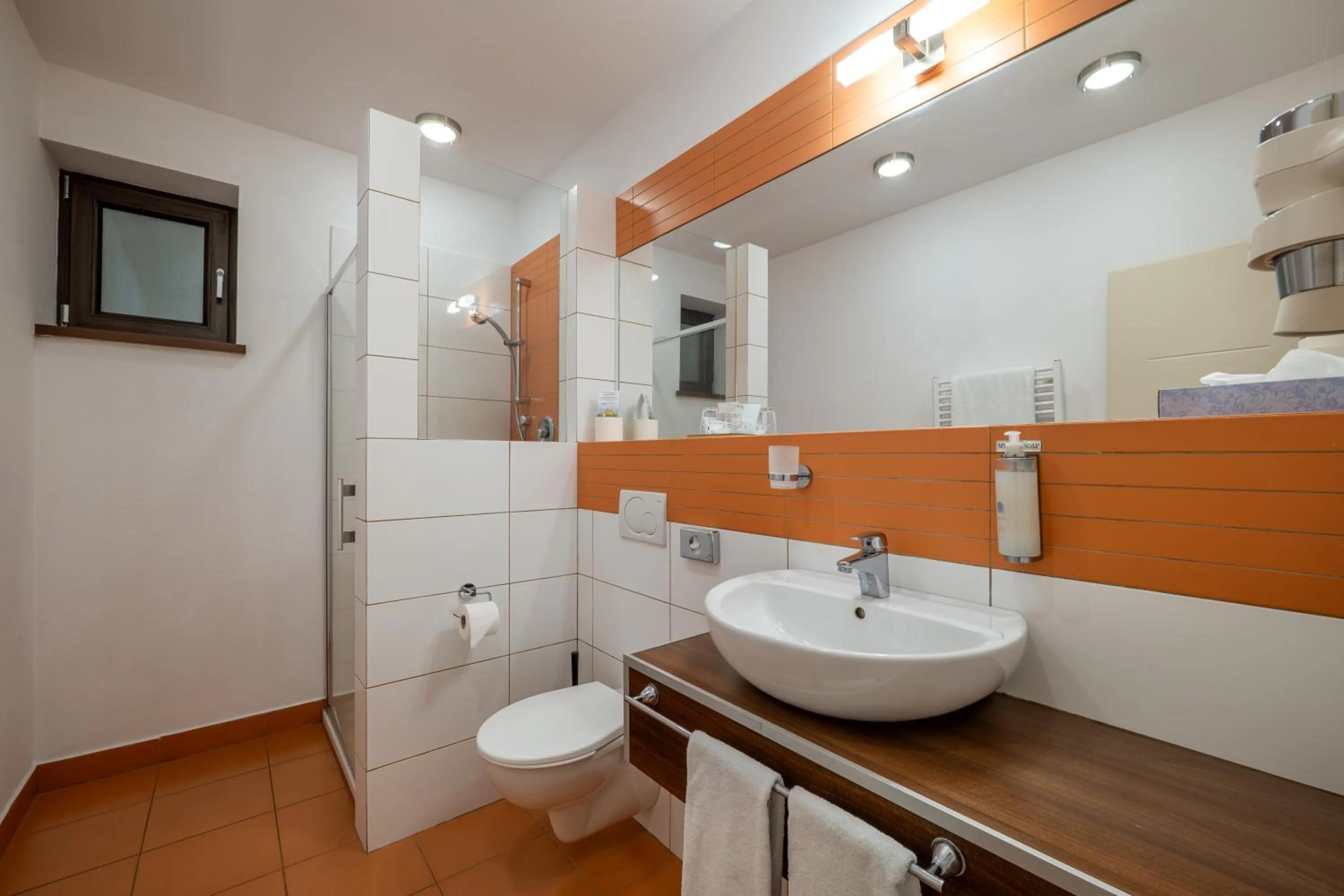 Shower in Hotel BELASSI